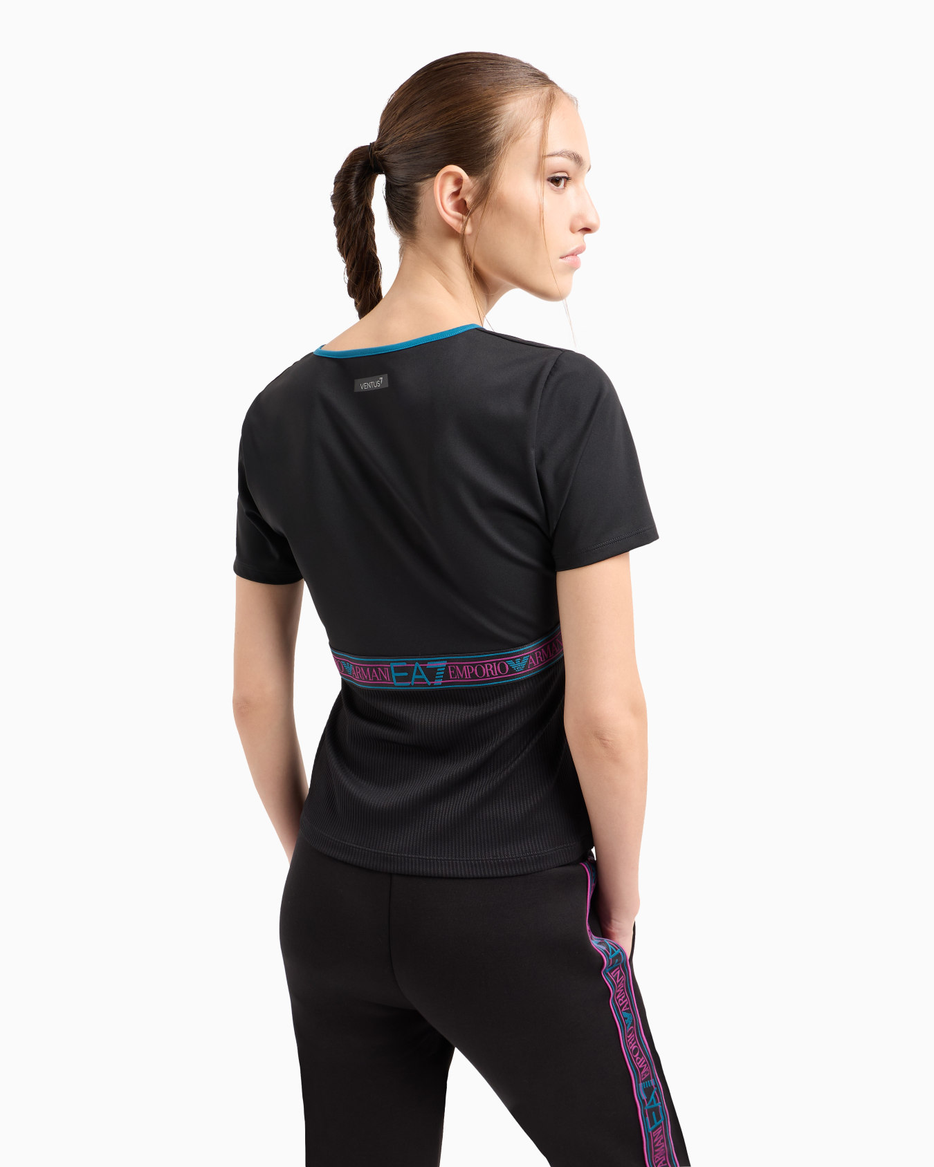 T-shirt à encolure en V Dynamic Athlete en tissu technique VENTUS7 Diapositive 2