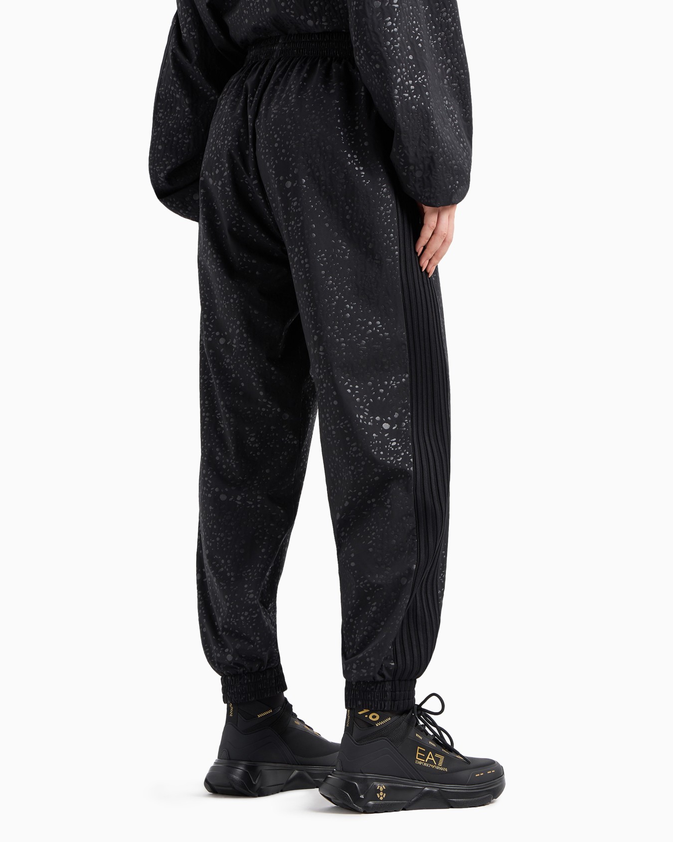 7.0 joggers in printed technical fabric Slide 2
