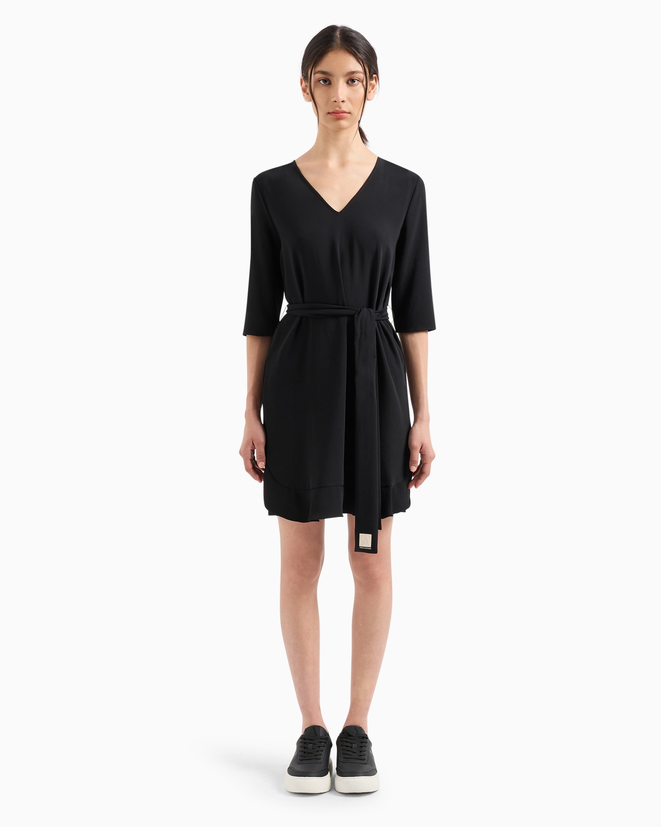 Robe midi avec ceinture et col V Diapositive 1