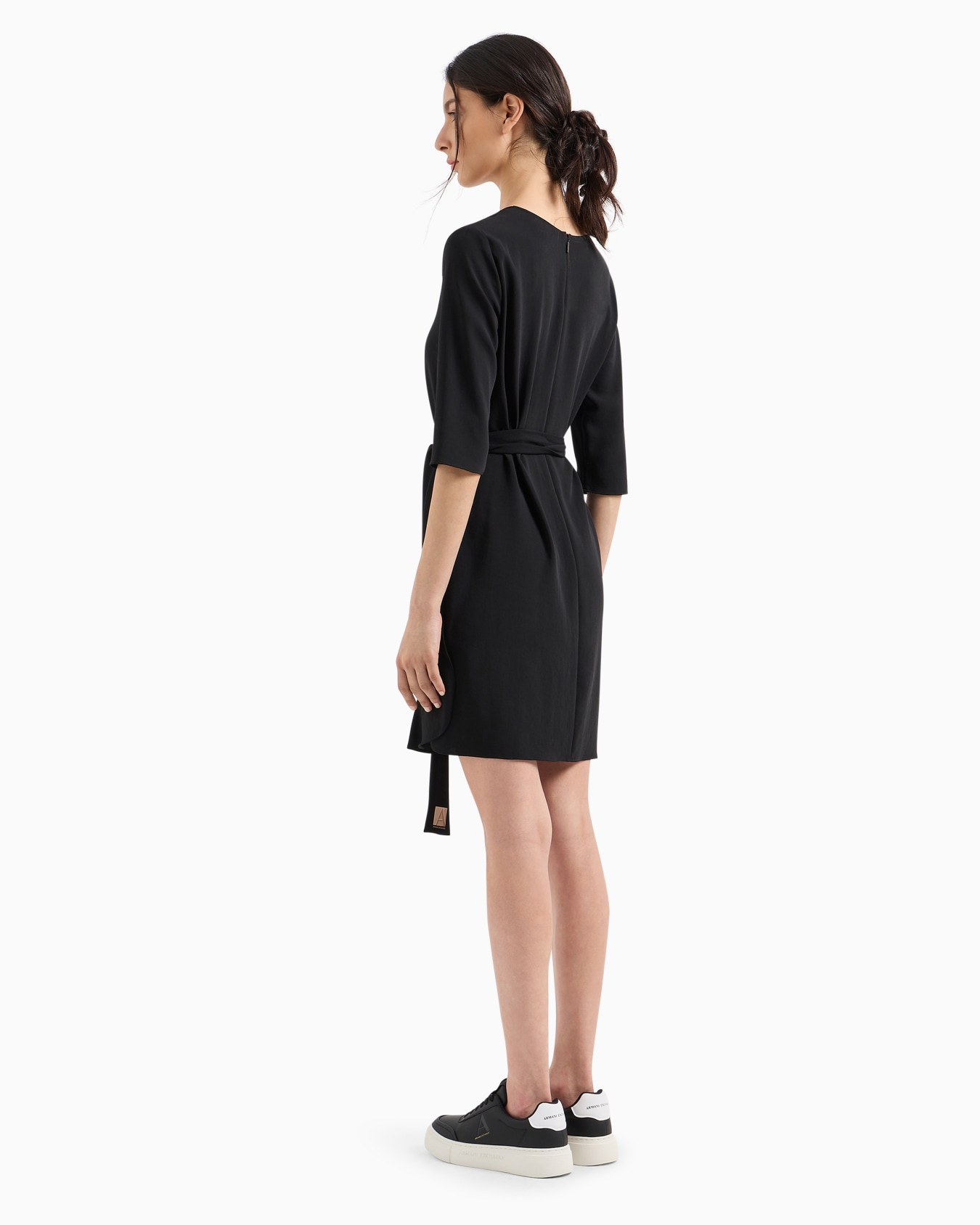Robe midi avec ceinture et col V Diapositive 2