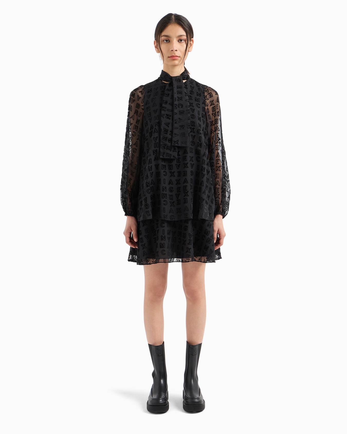 Vestido de voile con volantes y monograma por toda la prenda Diapositiva 1