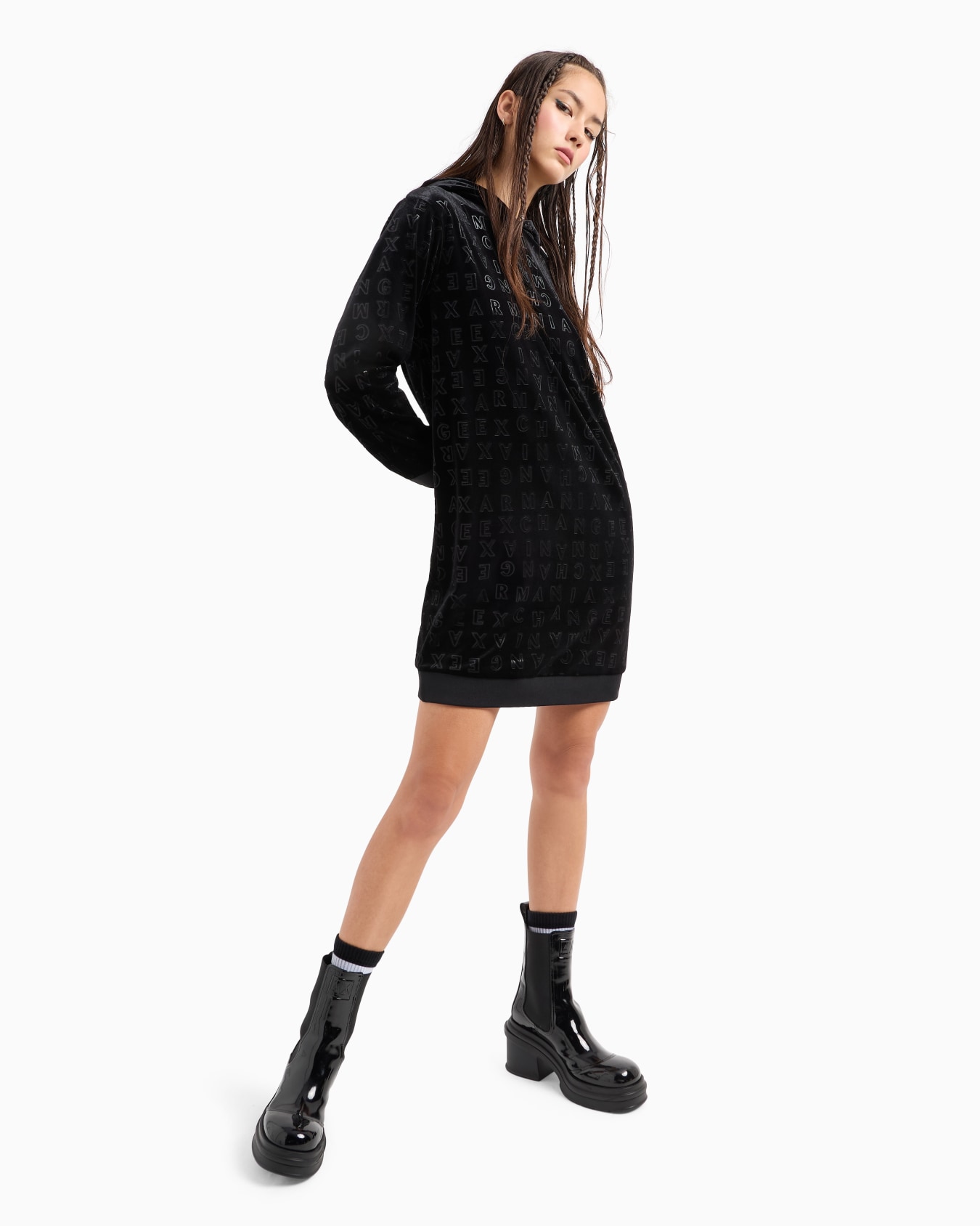Vestido con capucha de terciopelo y logo por toda la prenda Diapositiva 1