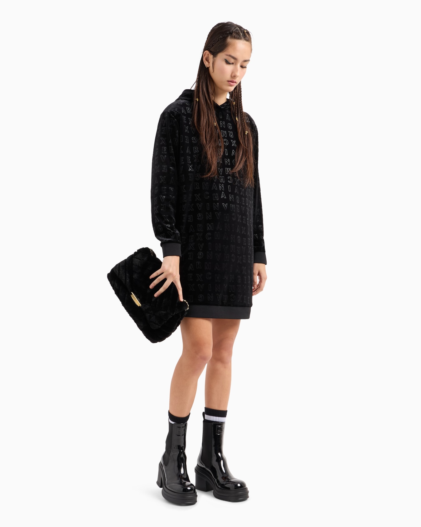 Vestido con capucha de terciopelo y logo por toda la prenda Diapositiva 3