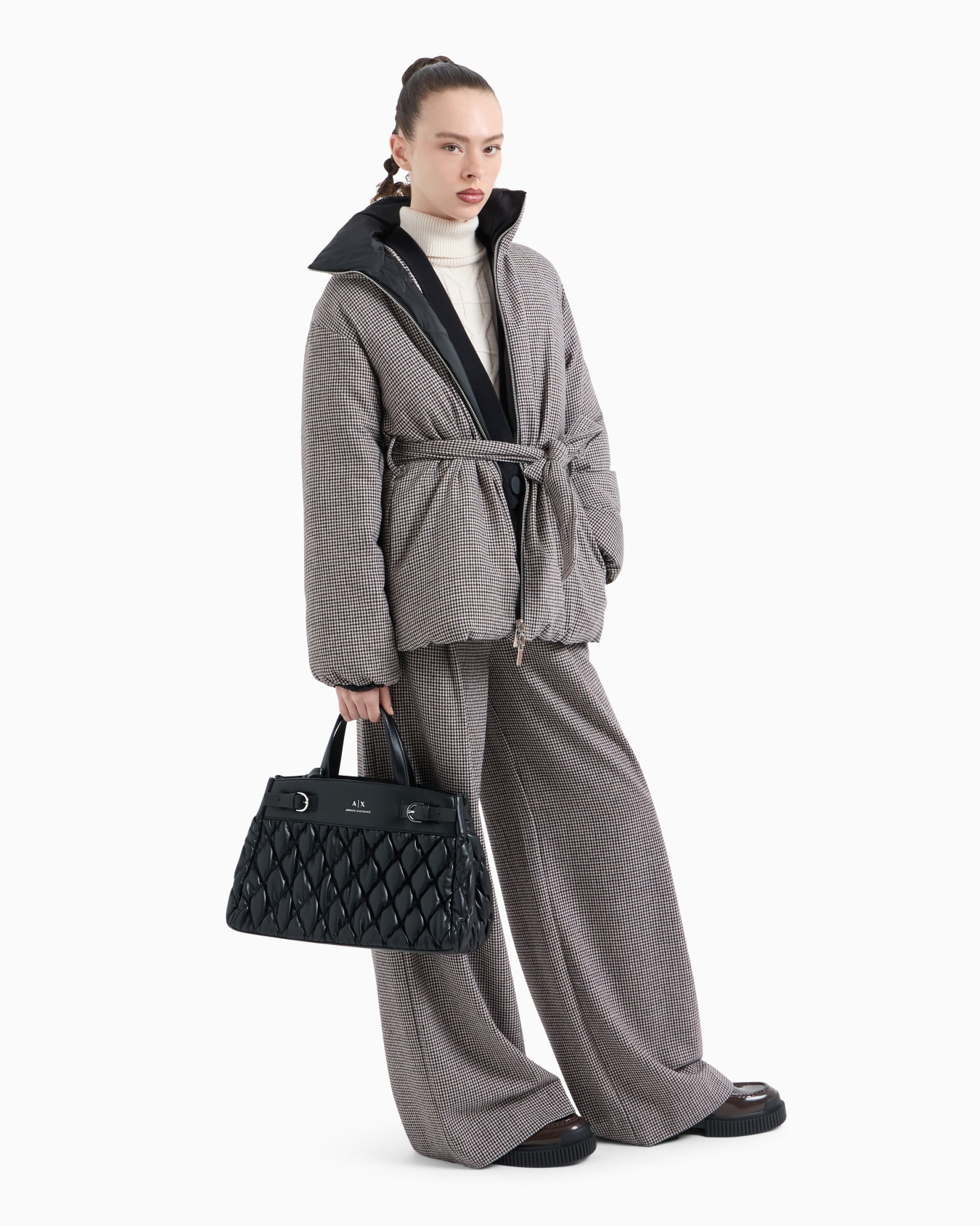 Chaqueta con cremallera completa de doble cara y cinturón. Diapositiva 3