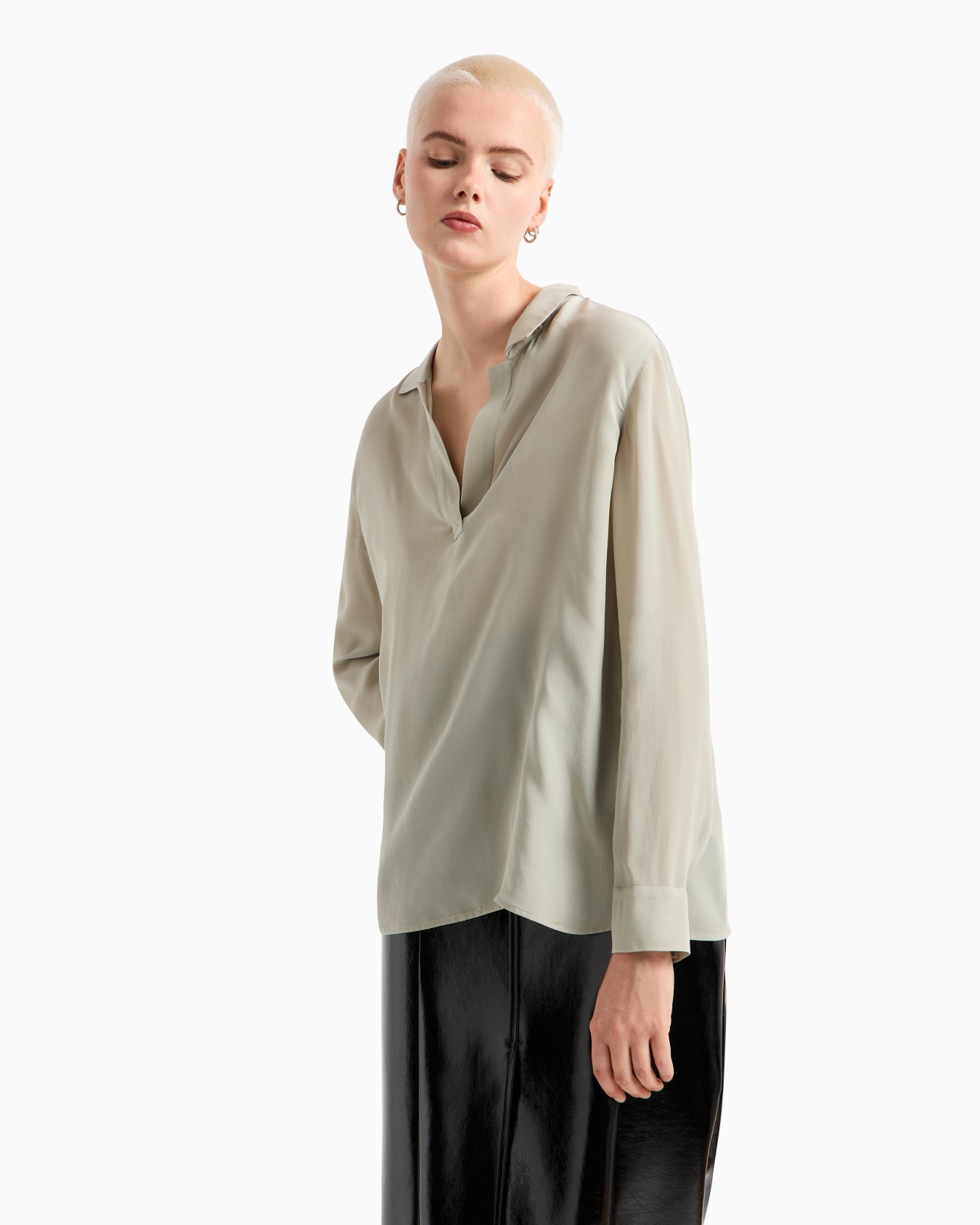 Crepe blouse with pleats on the back Slide 1