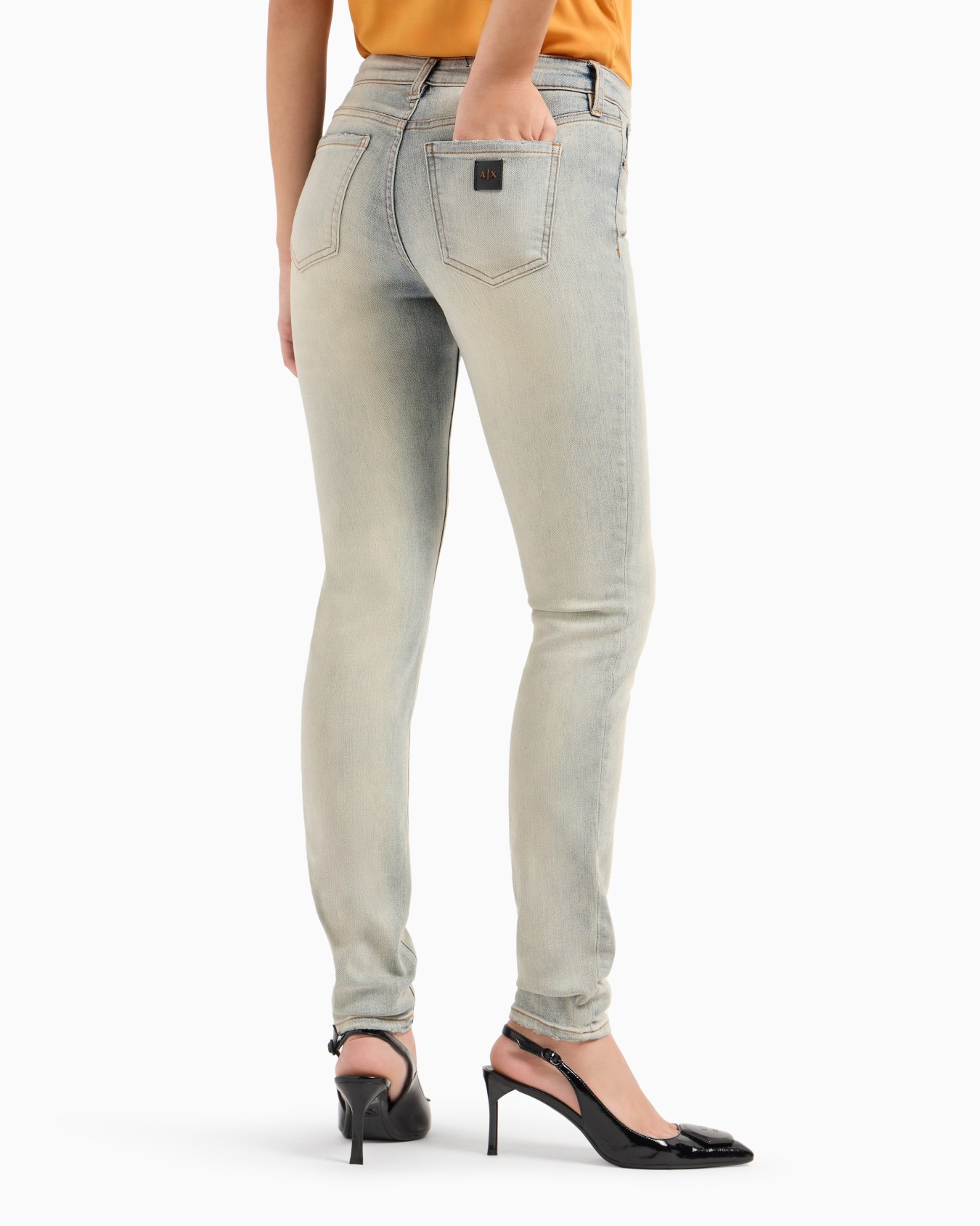 Vaqueros J01 de corte súper ajustado en denim elástico Diapositiva 2