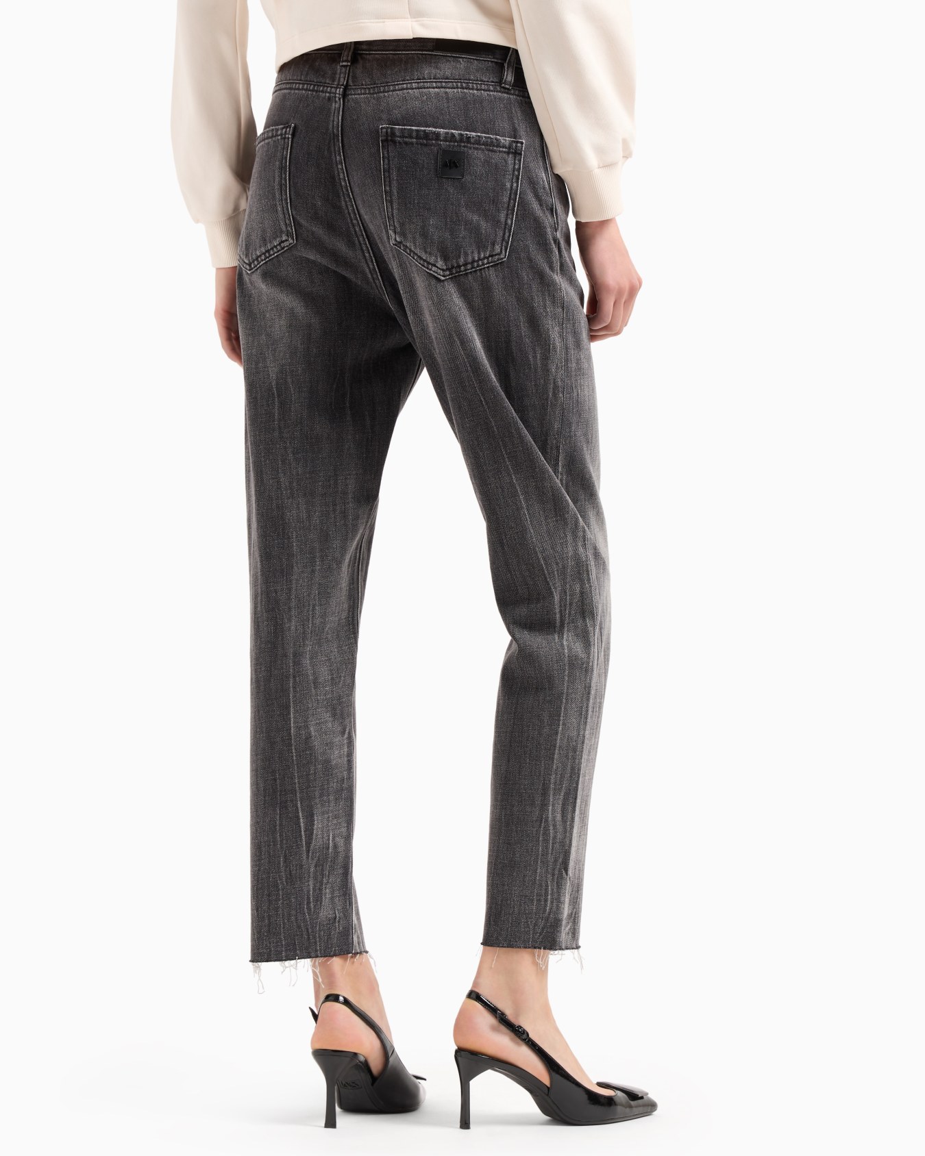 Vaqueros boyfriend cropped en denim rígido de algodón  Diapositiva 2