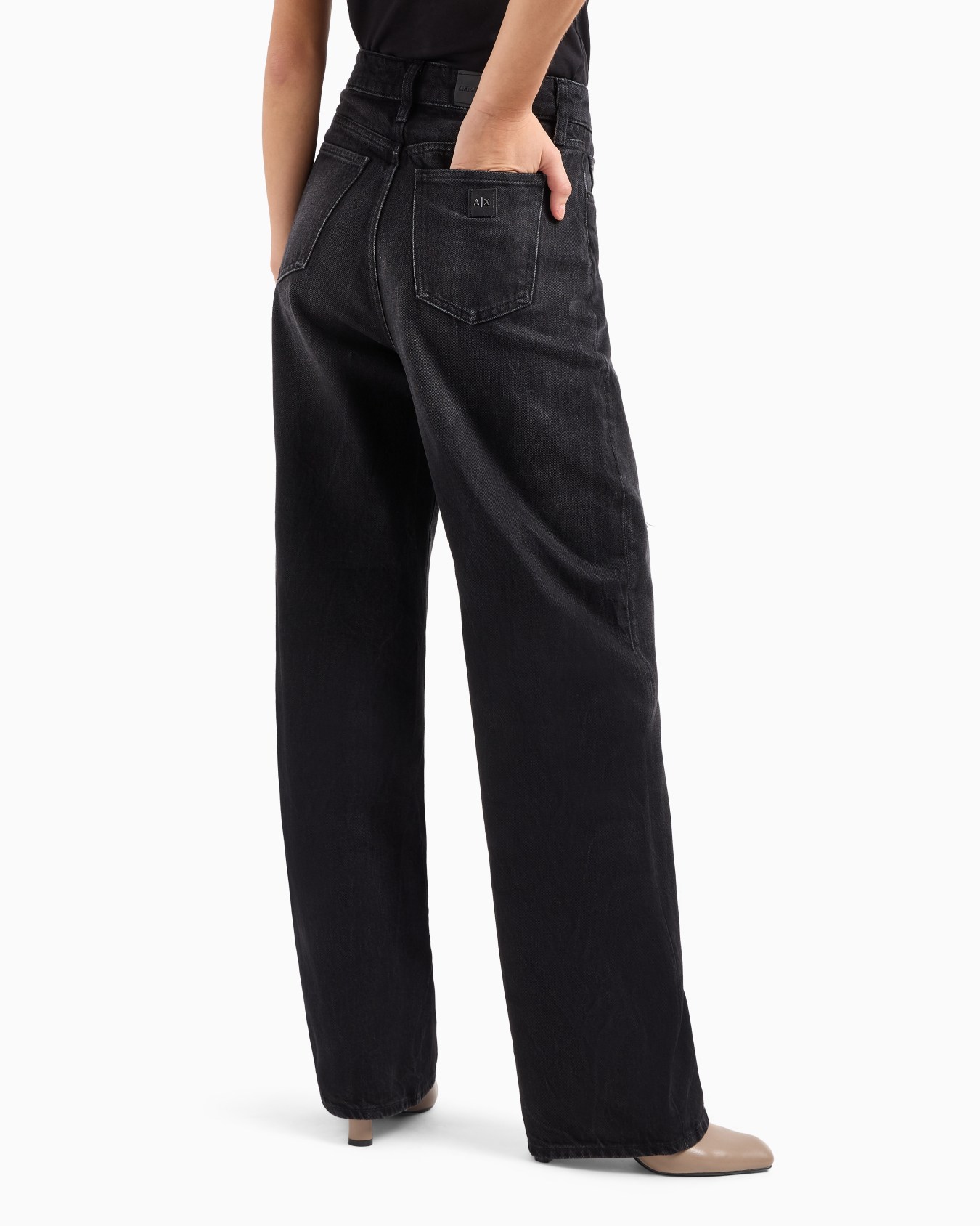 J38 relaxed fit jeans in stiff cotton indigo denim Slide 2