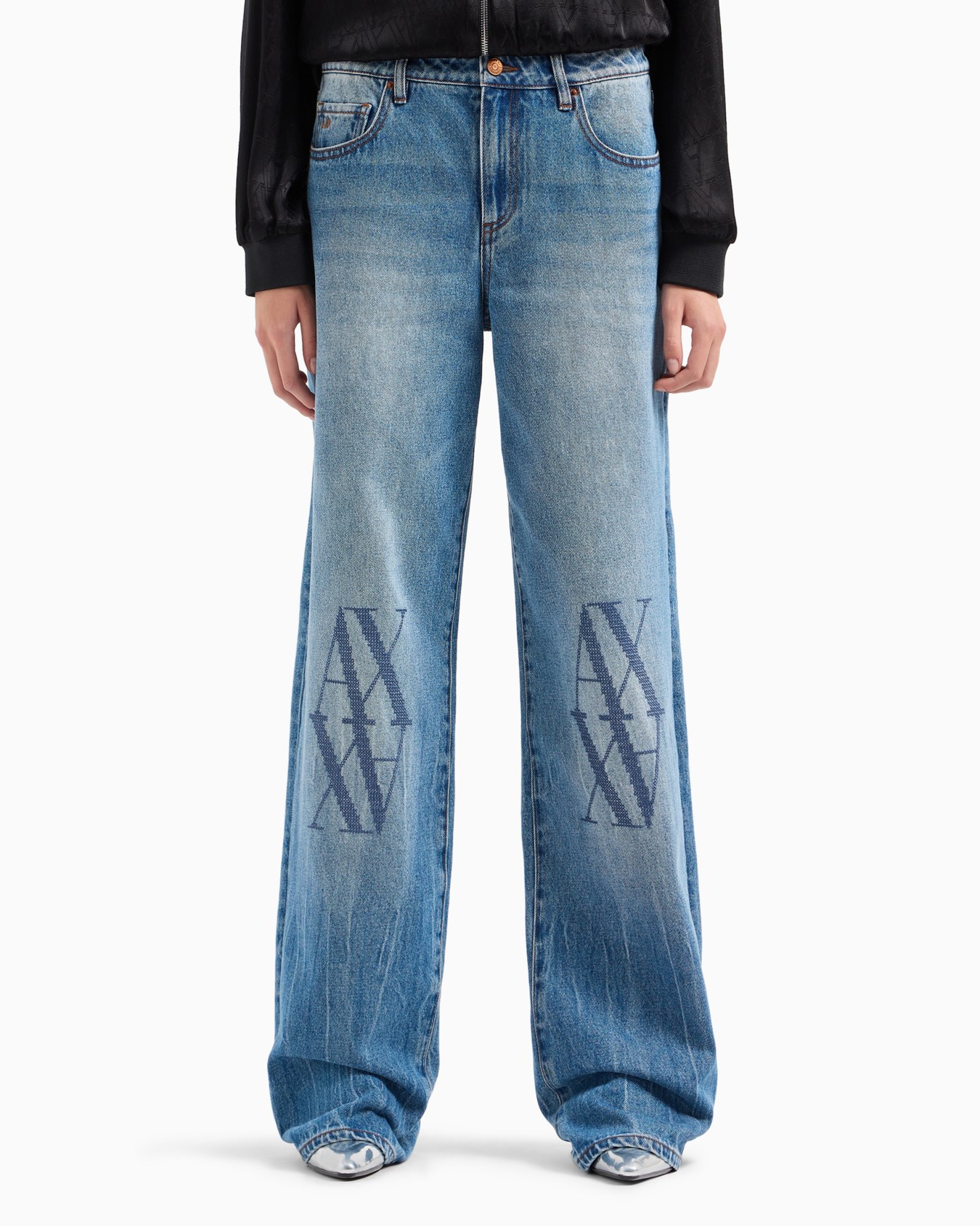 Relaxed fit jeans in stiff denim with embroidered monogram Slide 1