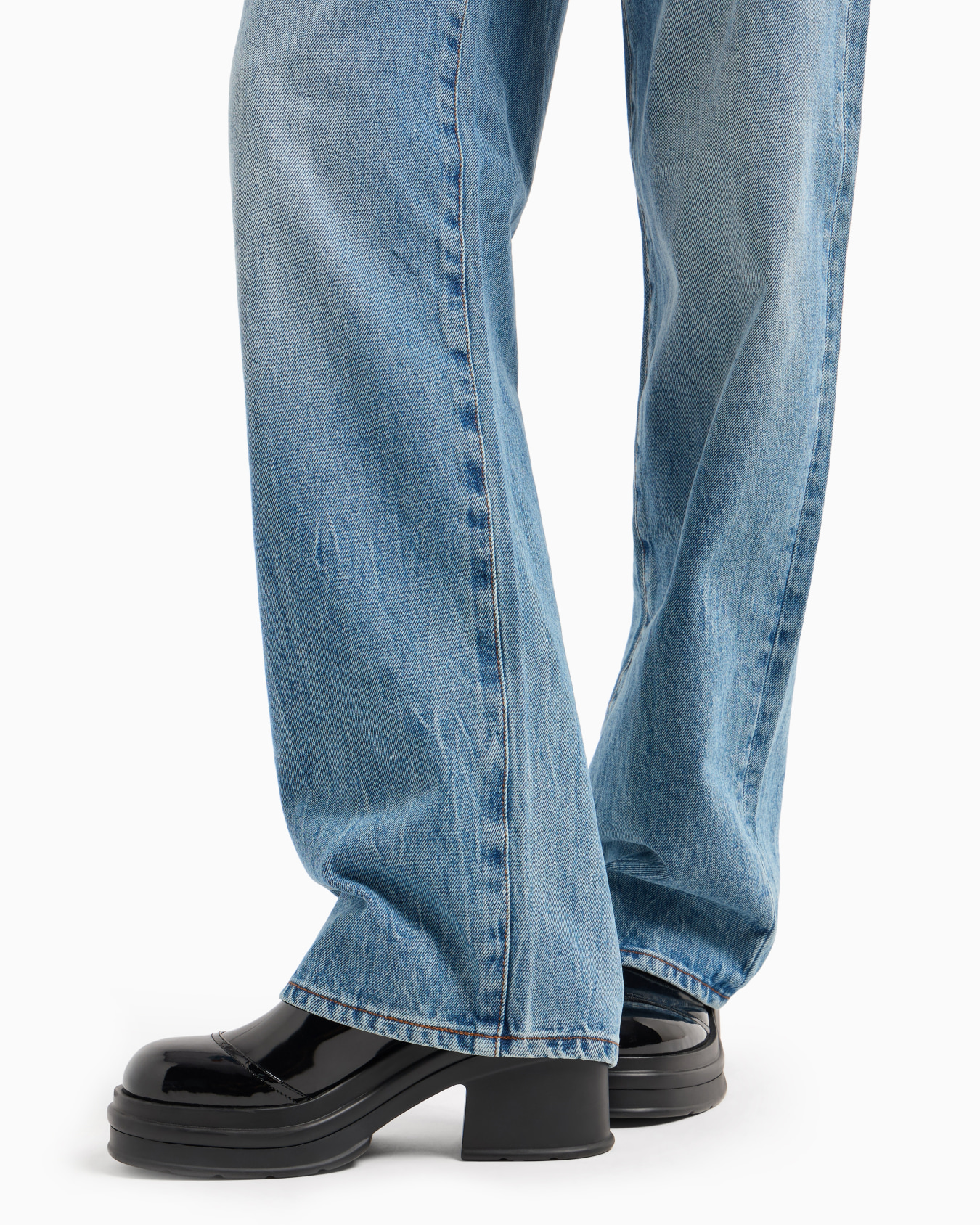 J52 relaxed fit jeans in stone washed denim Slide 4