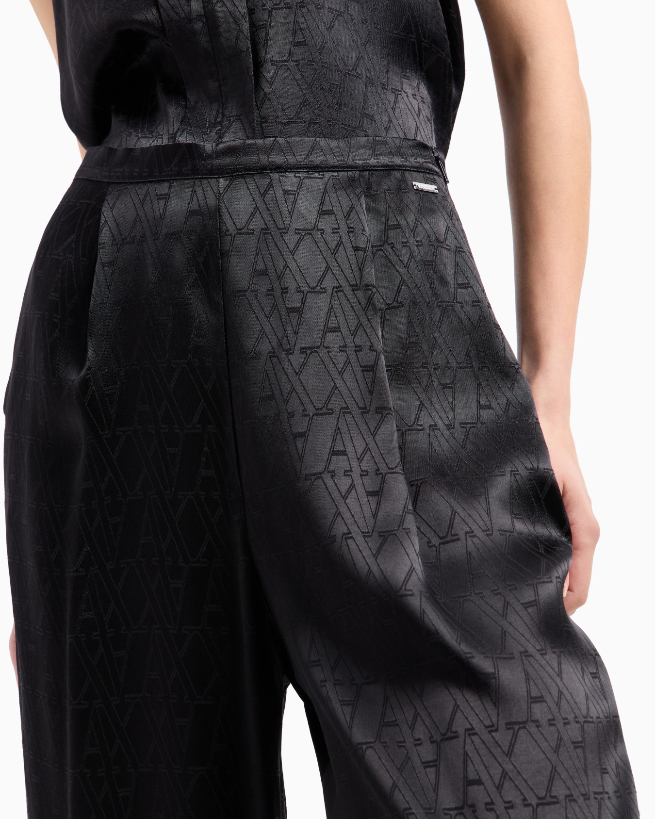 Pantalones con pliegues en satén monograma integral de ASV Diapositiva 4