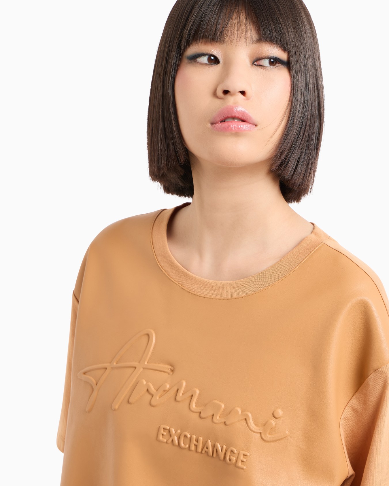 Camiseta cropped fit con logo en relieve en tejido ASV Diapositiva 4