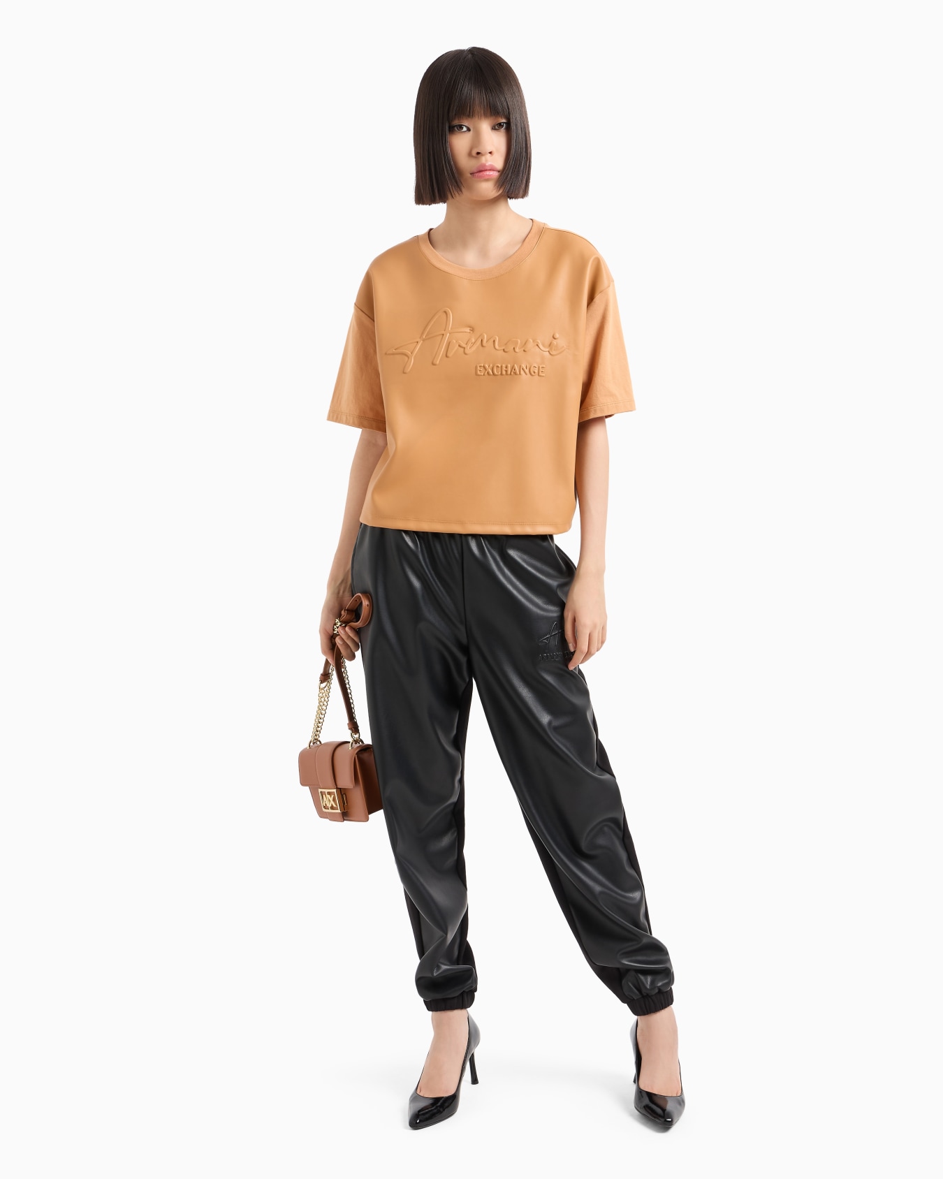 Camiseta cropped fit con logo en relieve en tejido ASV Diapositiva 3