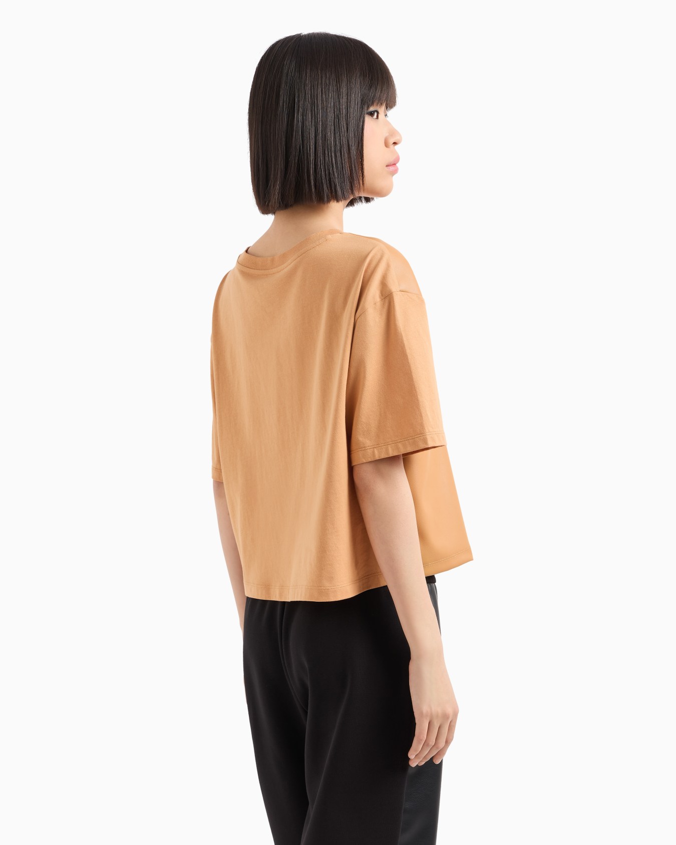 Camiseta cropped fit con logo en relieve en tejido ASV Diapositiva 2