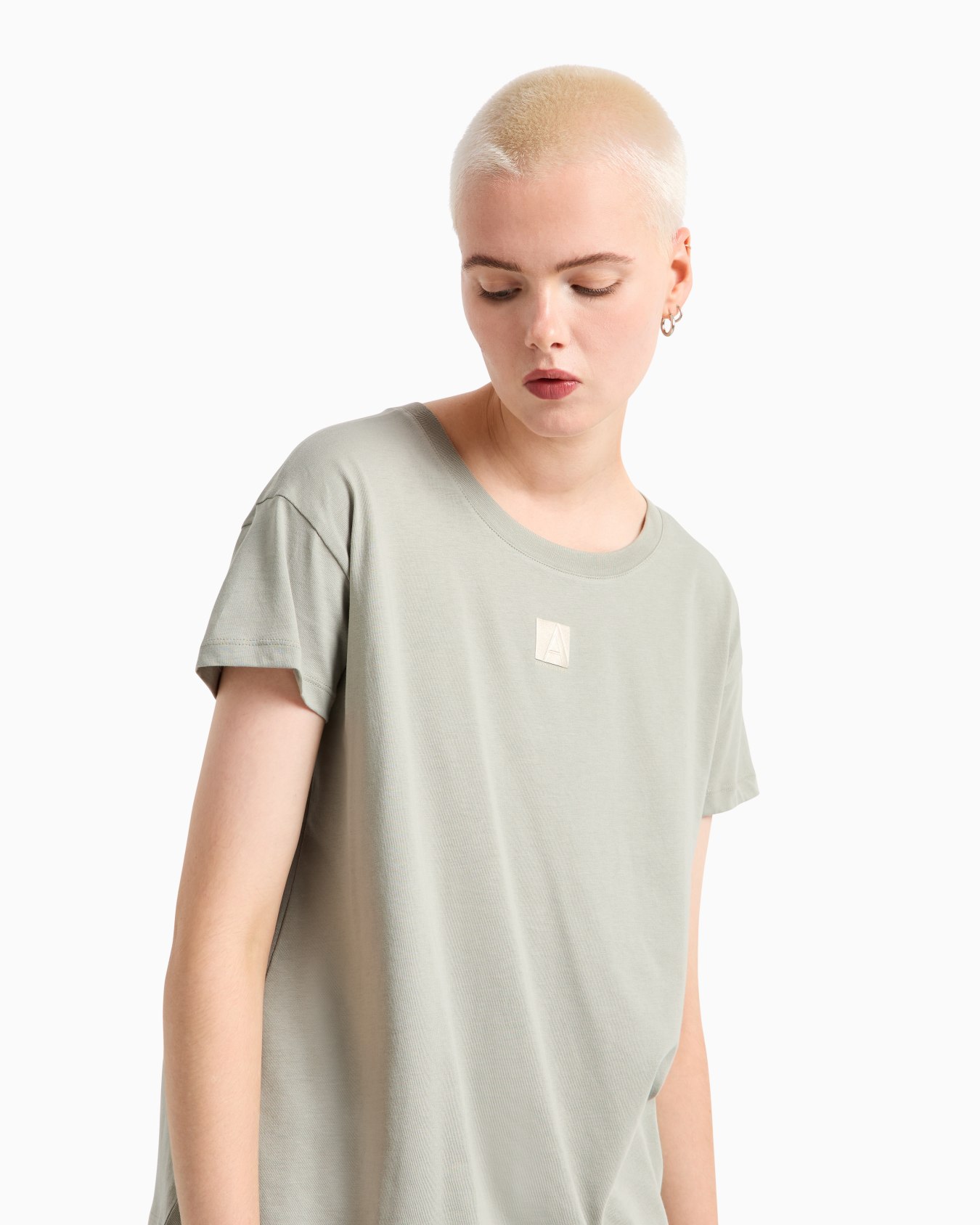 Relaxed fit T-shirt with round neck and logo Slide 4