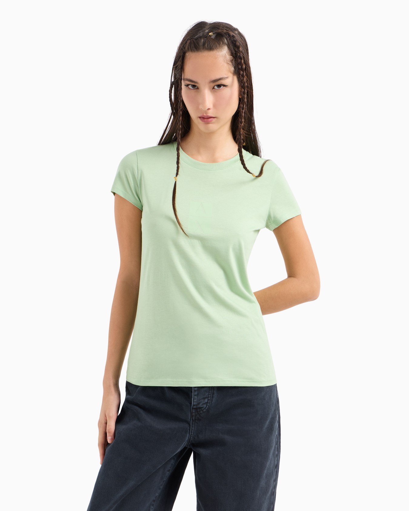Camiseta slim fit de algodón pima con logo tono sobre tono Diapositiva 1