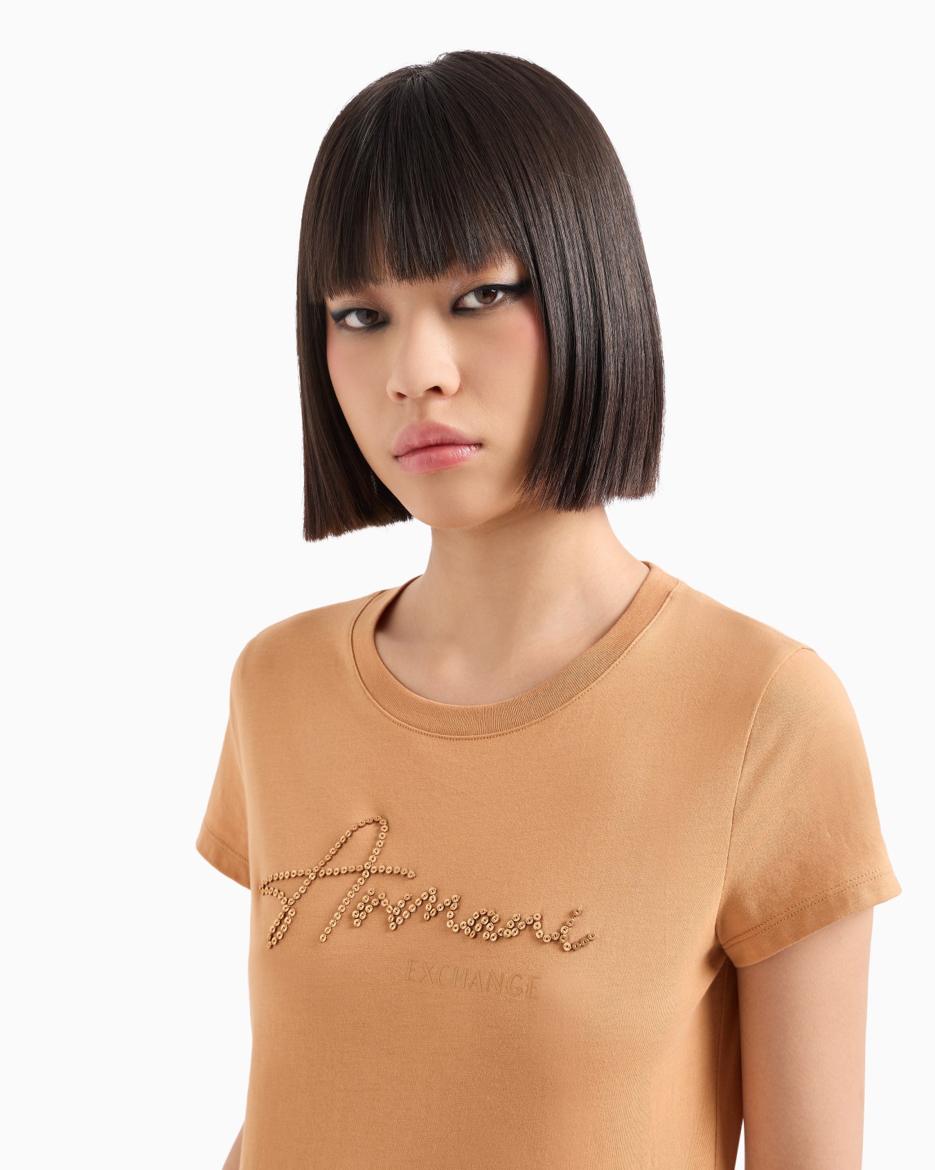 Camiseta slim fit con logo y lentejuelas Diapositiva 4