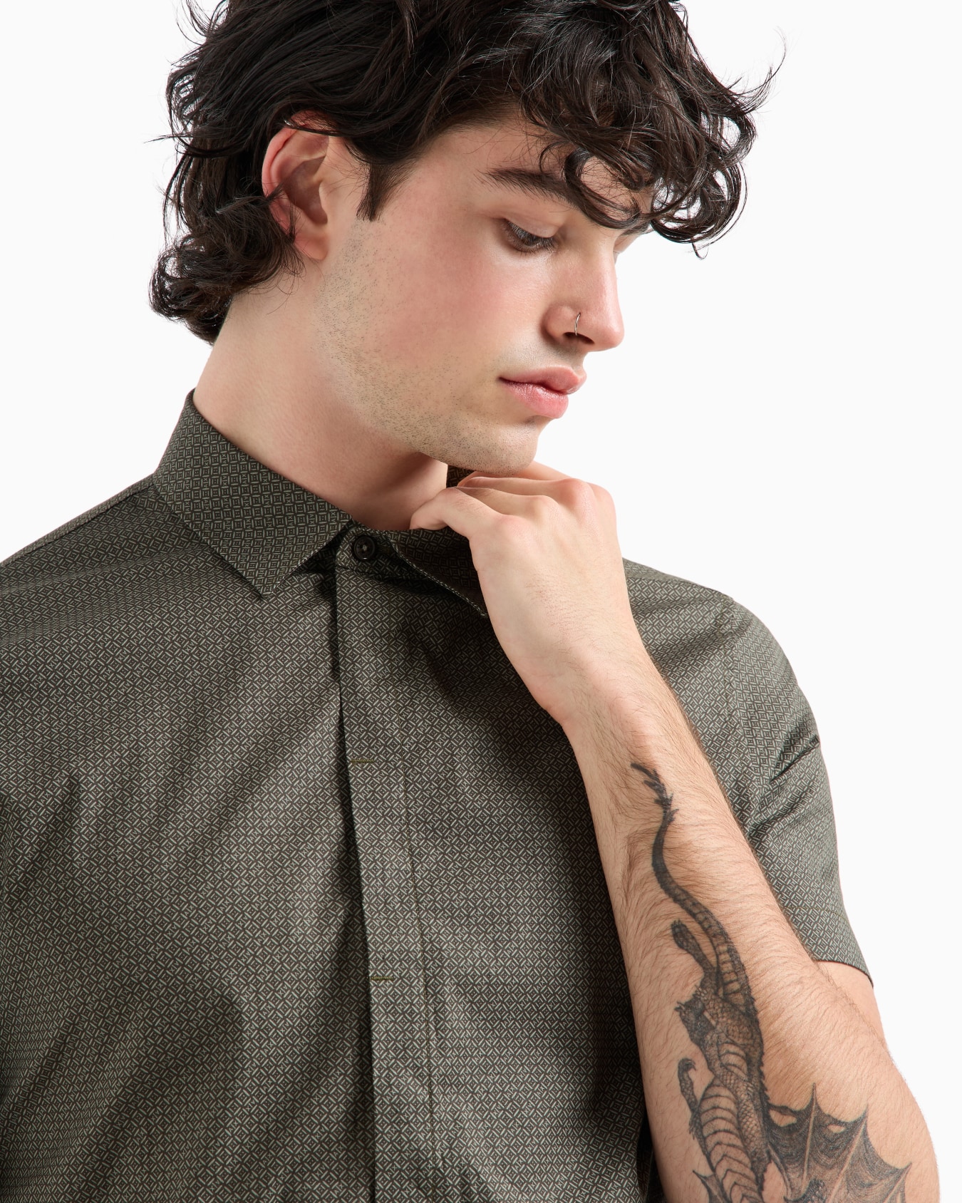 Camicia regular fit con maniche corte a fantasia Slide 4