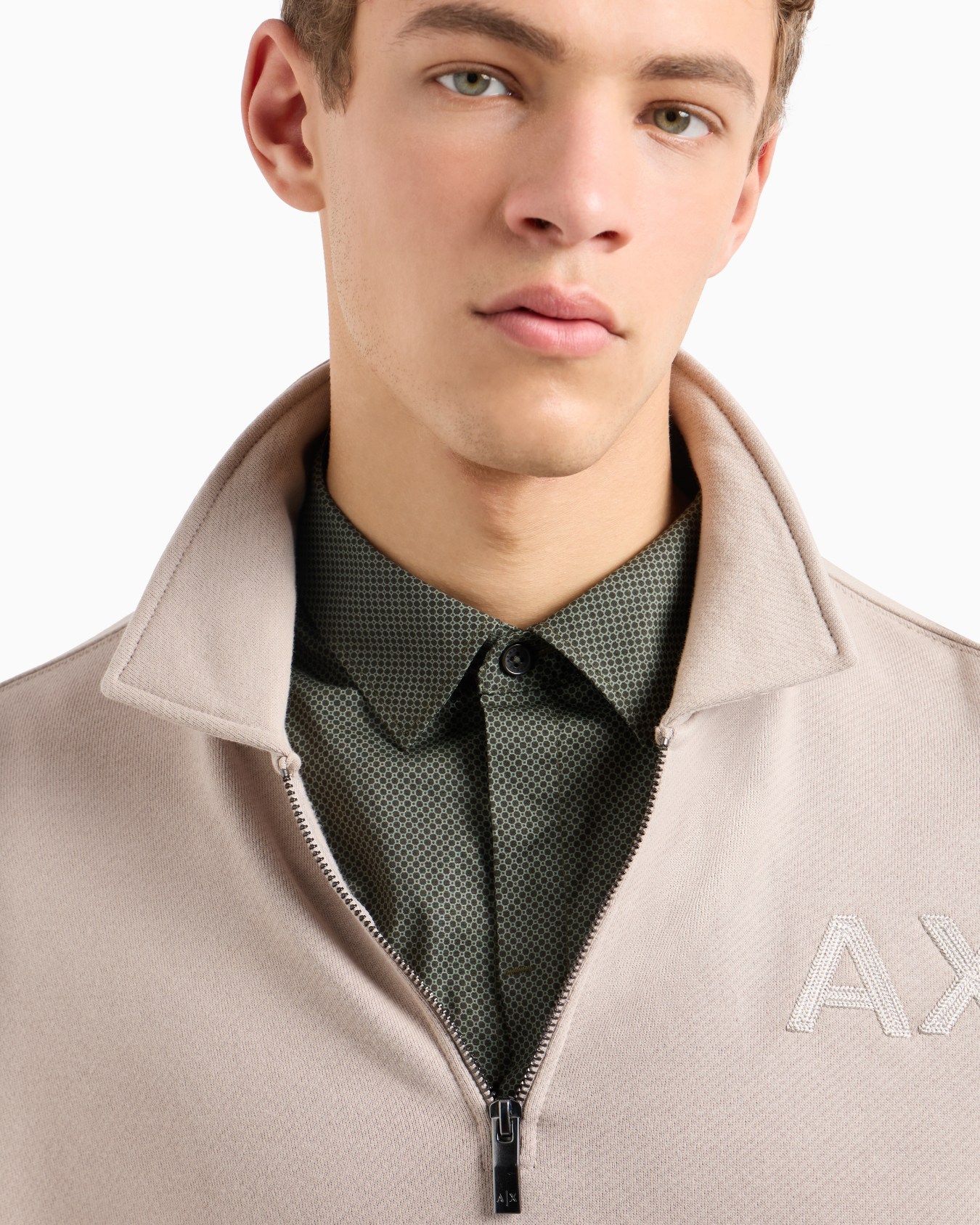 Regular fit shirt with short patterned sleeves Slide 4