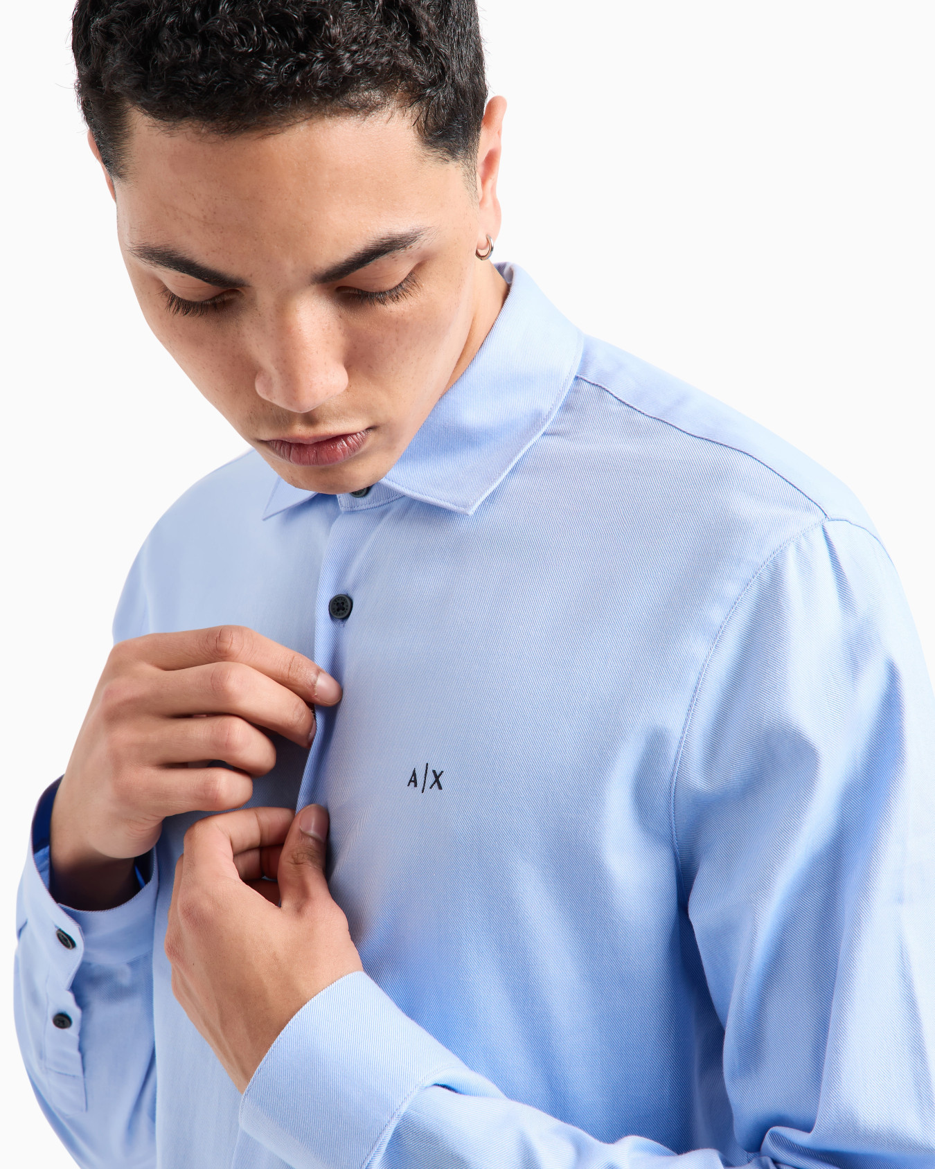 Camisa regular fit confeccionada en algodón teñido en hilo Diapositiva 4