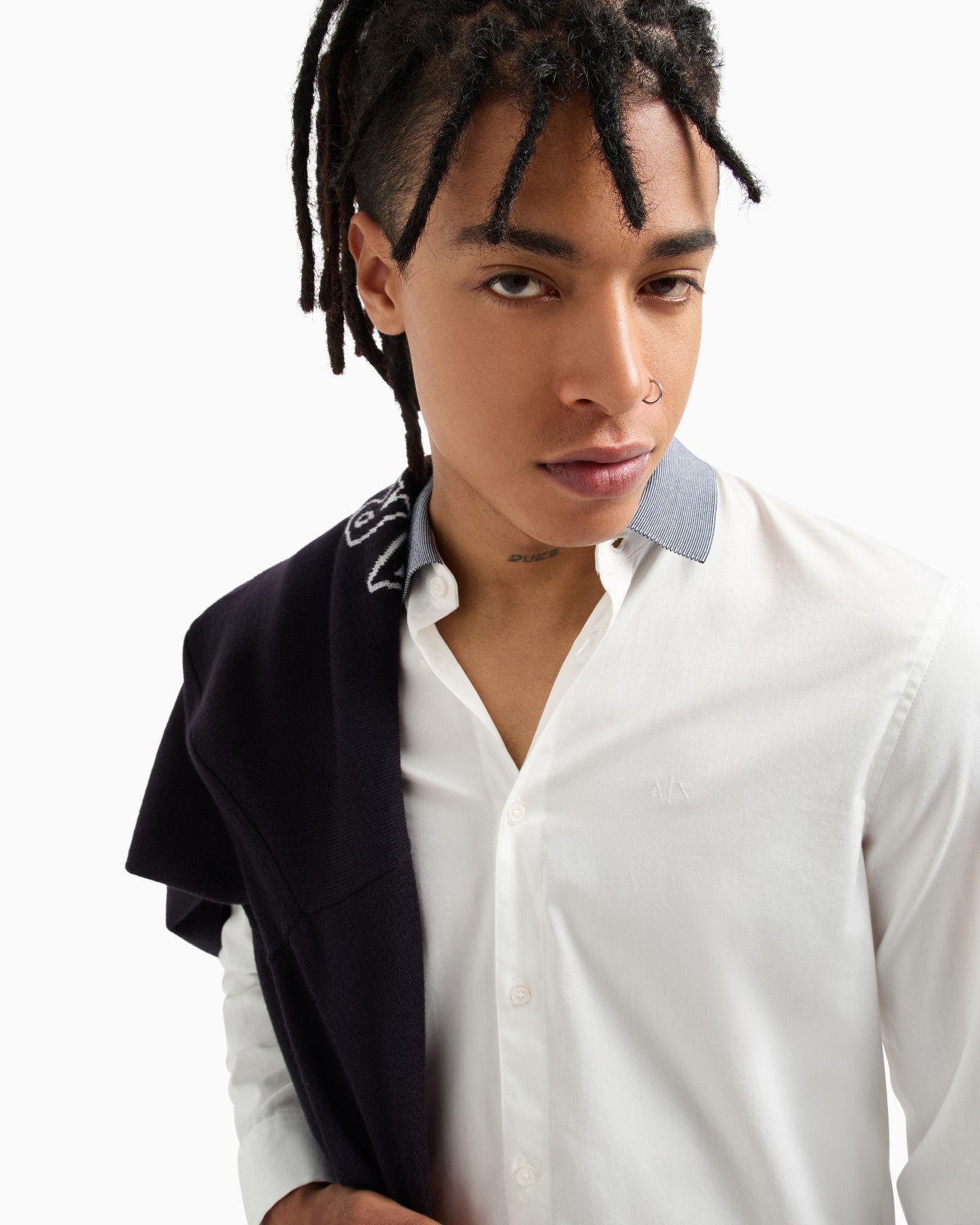 Camisa regular fit de popelín de algodón elástico Diapositiva 4