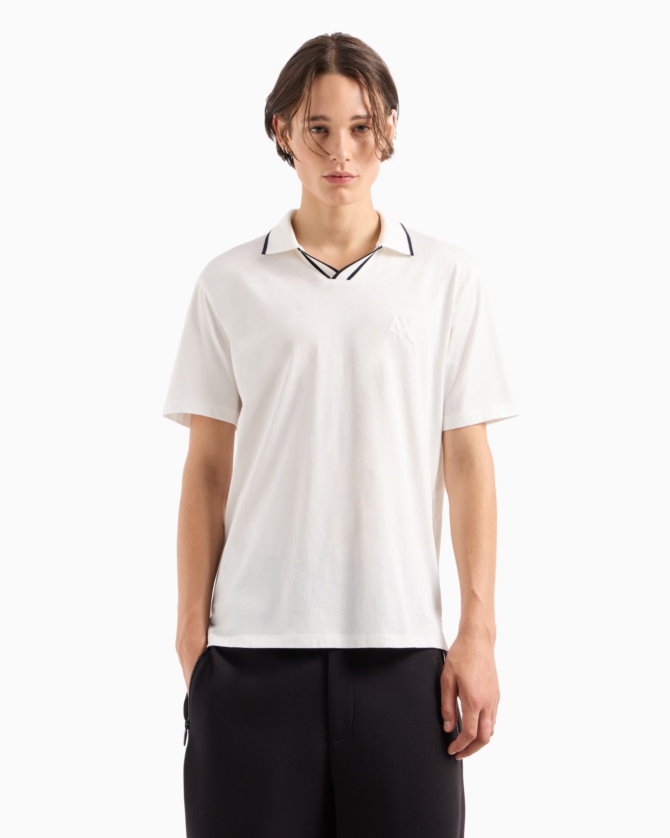  cotton polo with contrasting collar profiles Slide 1