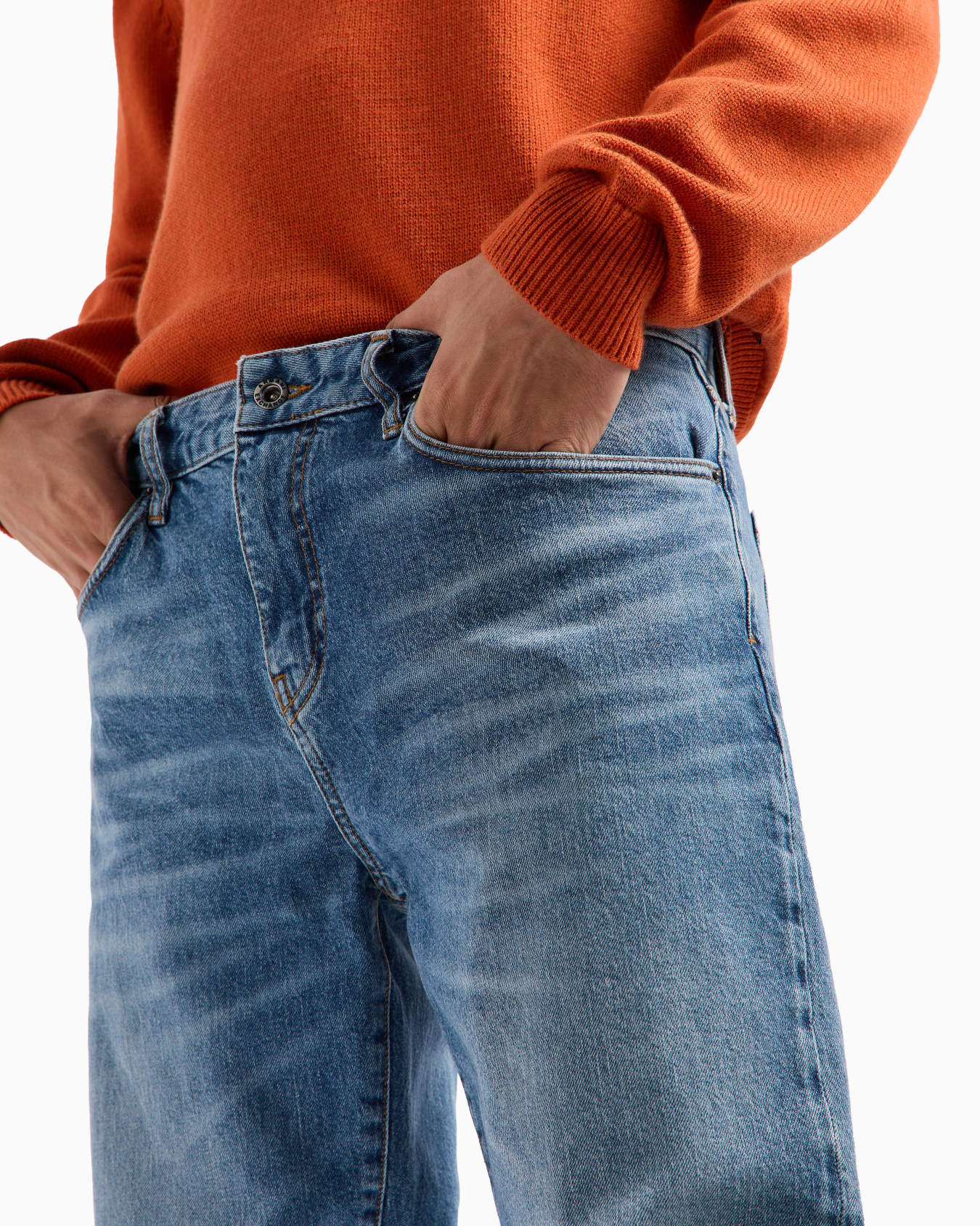 Vaqueros J13 de corte slim en denim índigo Diapositiva 4