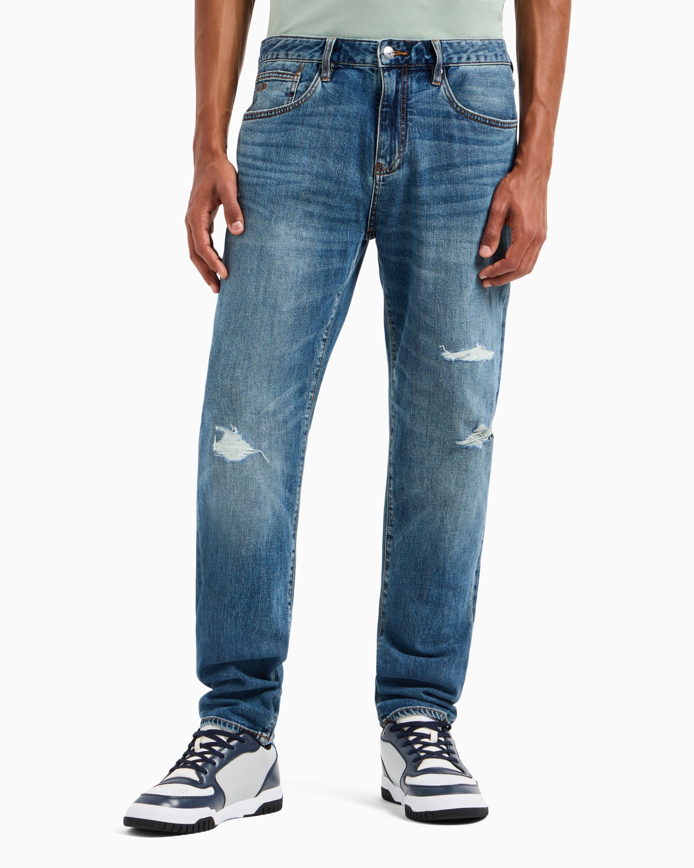Vaqueros J13 de corte slim en denim índigo Diapositiva 1