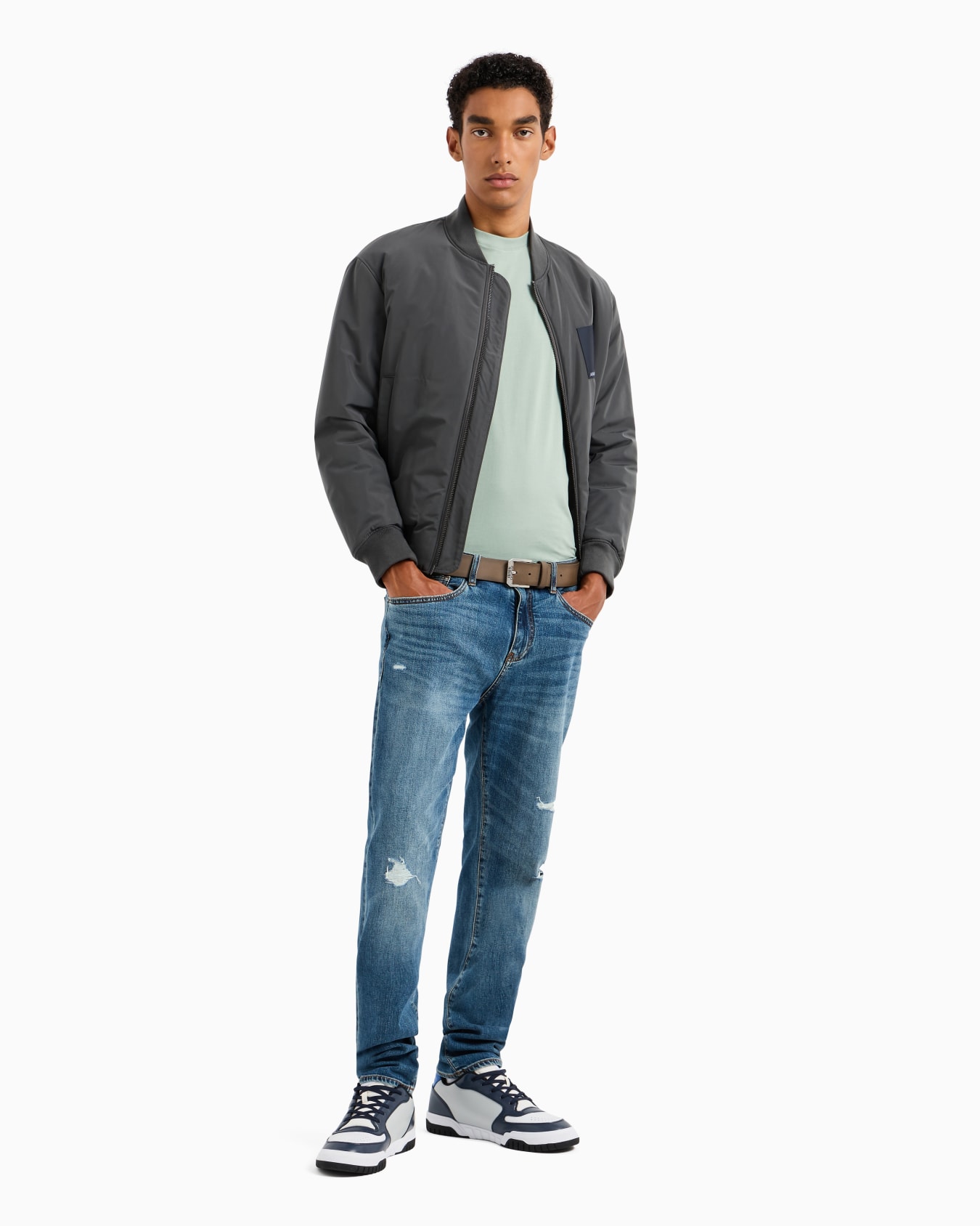 Vaqueros J13 de corte slim en denim índigo Diapositiva 3