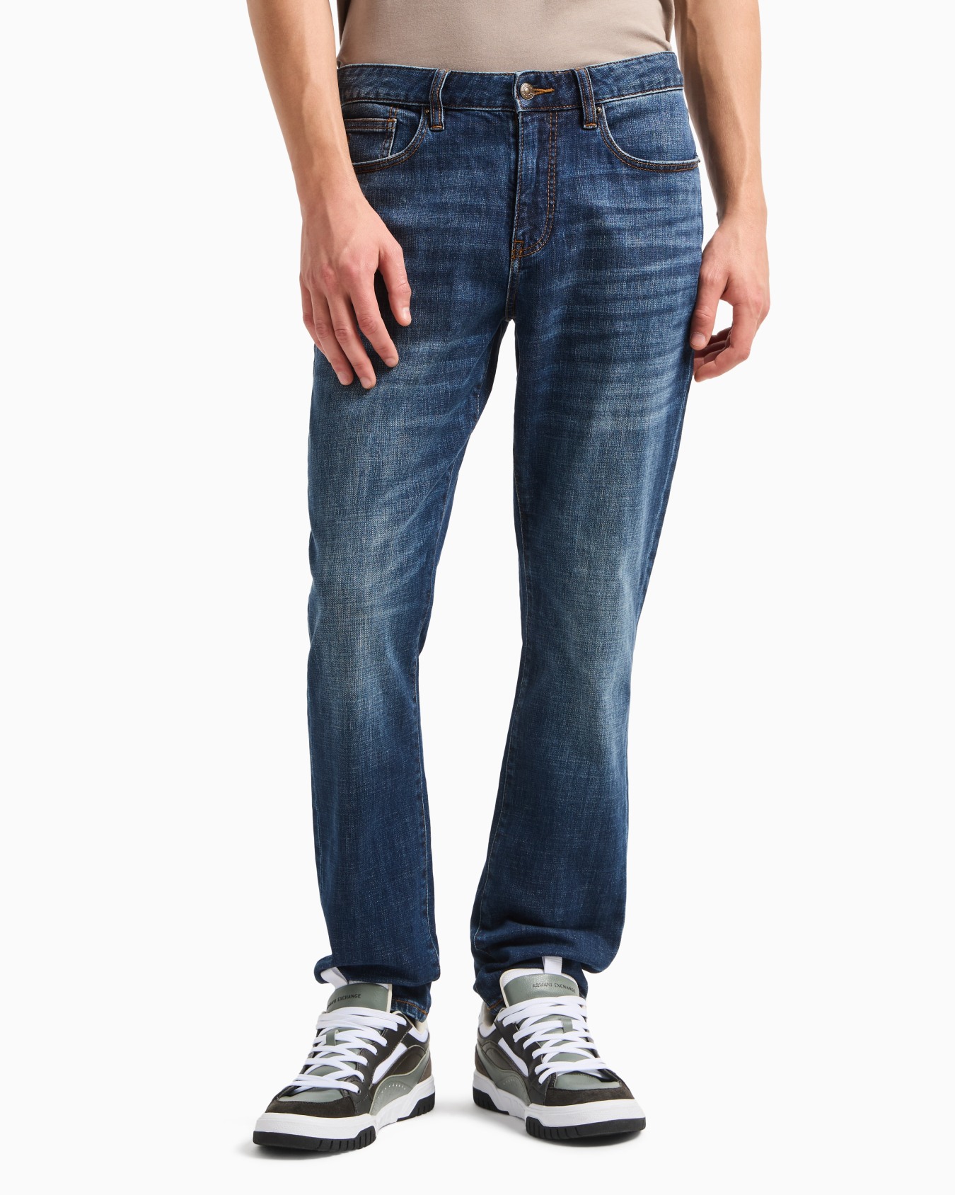 Vaqueros ajustados J14 en denim índigo oscuro Diapositiva 1