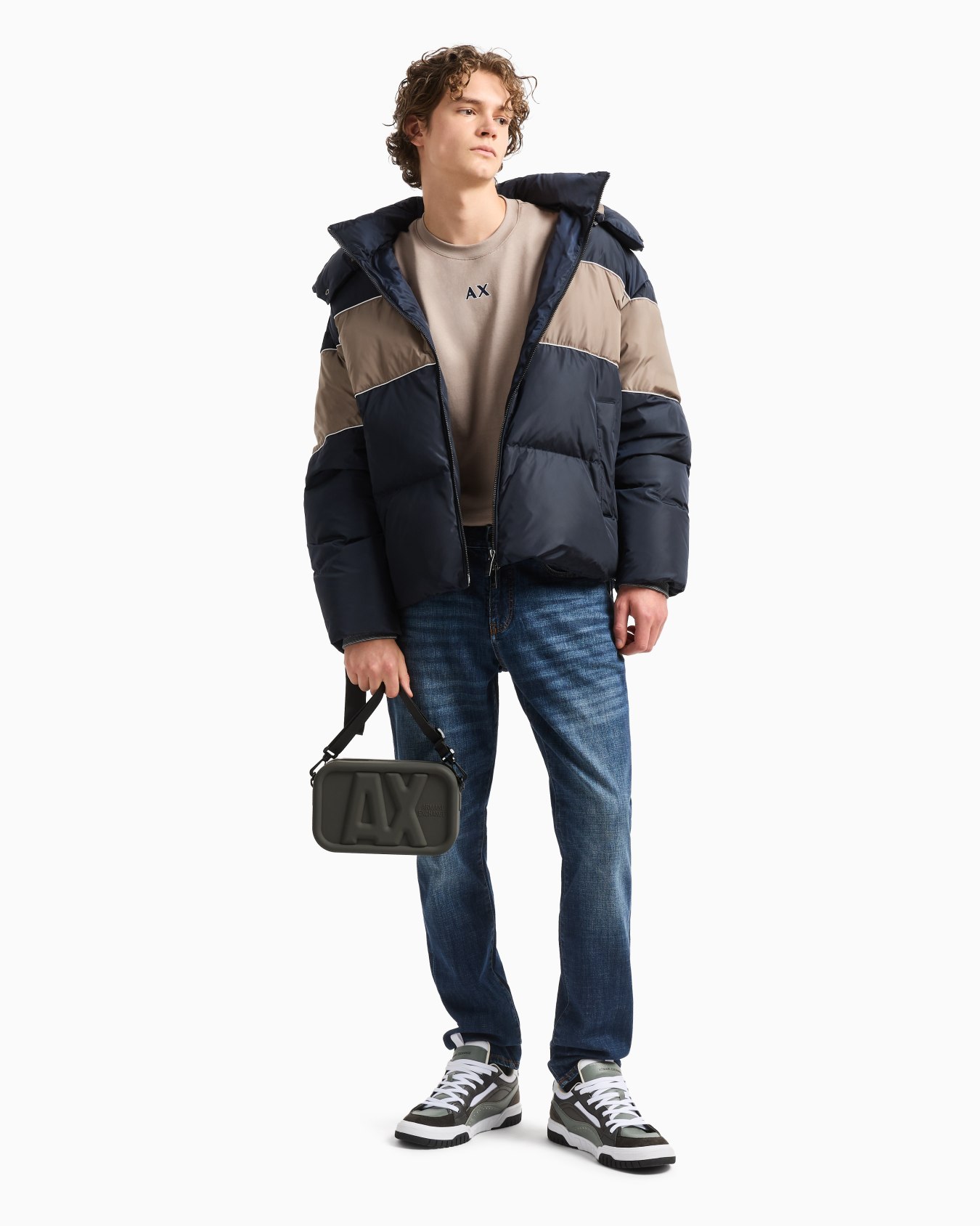 Vaqueros ajustados J14 en denim índigo oscuro Diapositiva 3