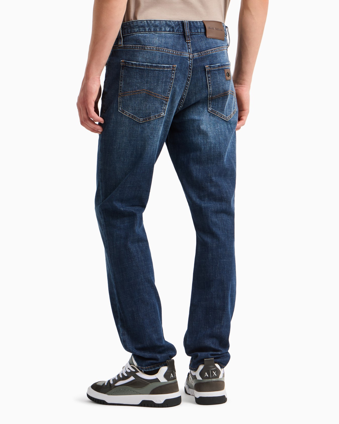 Vaqueros ajustados J14 en denim índigo oscuro Diapositiva 2