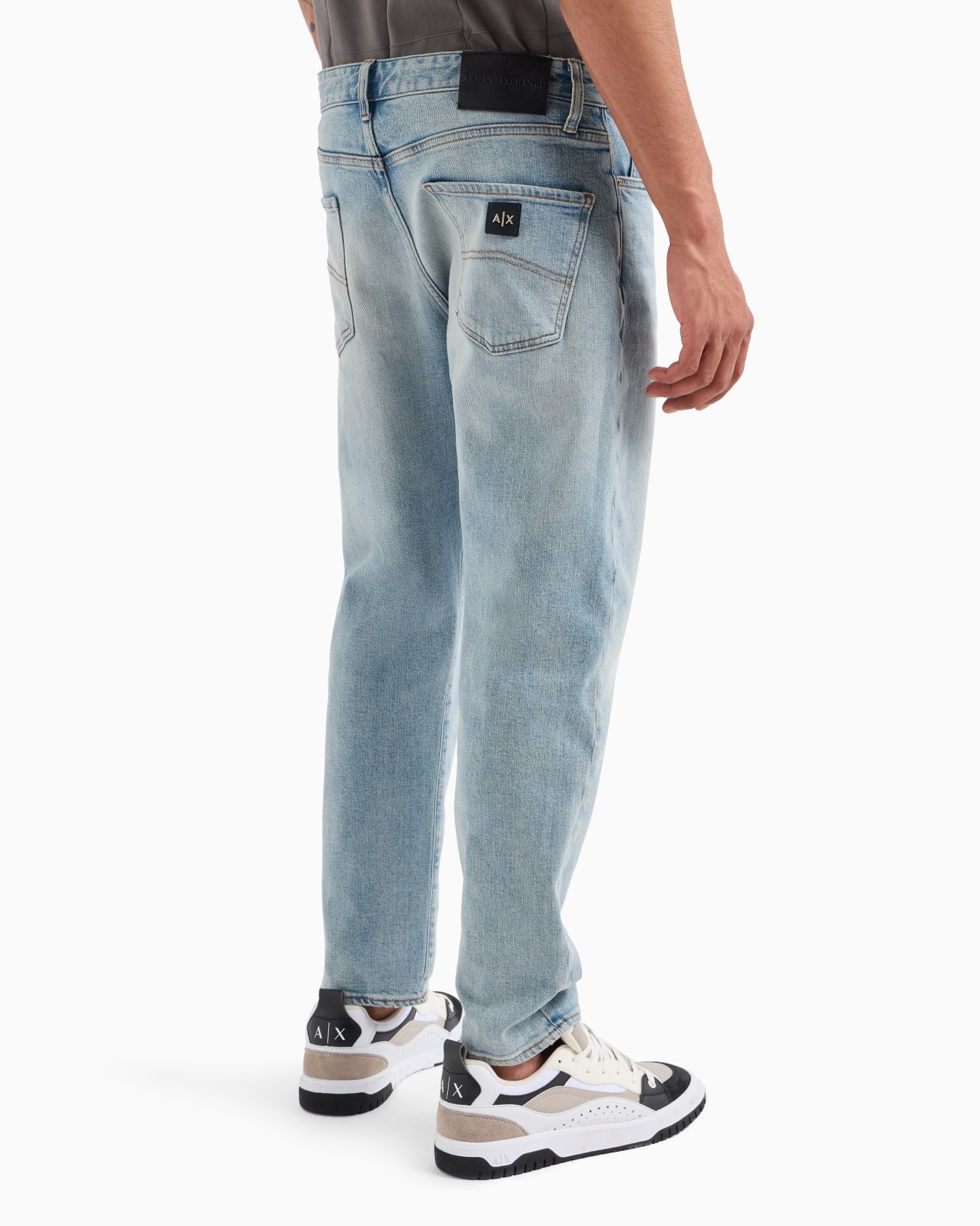 J71 carrot fit jeans in comfort stretch denim Slide 2