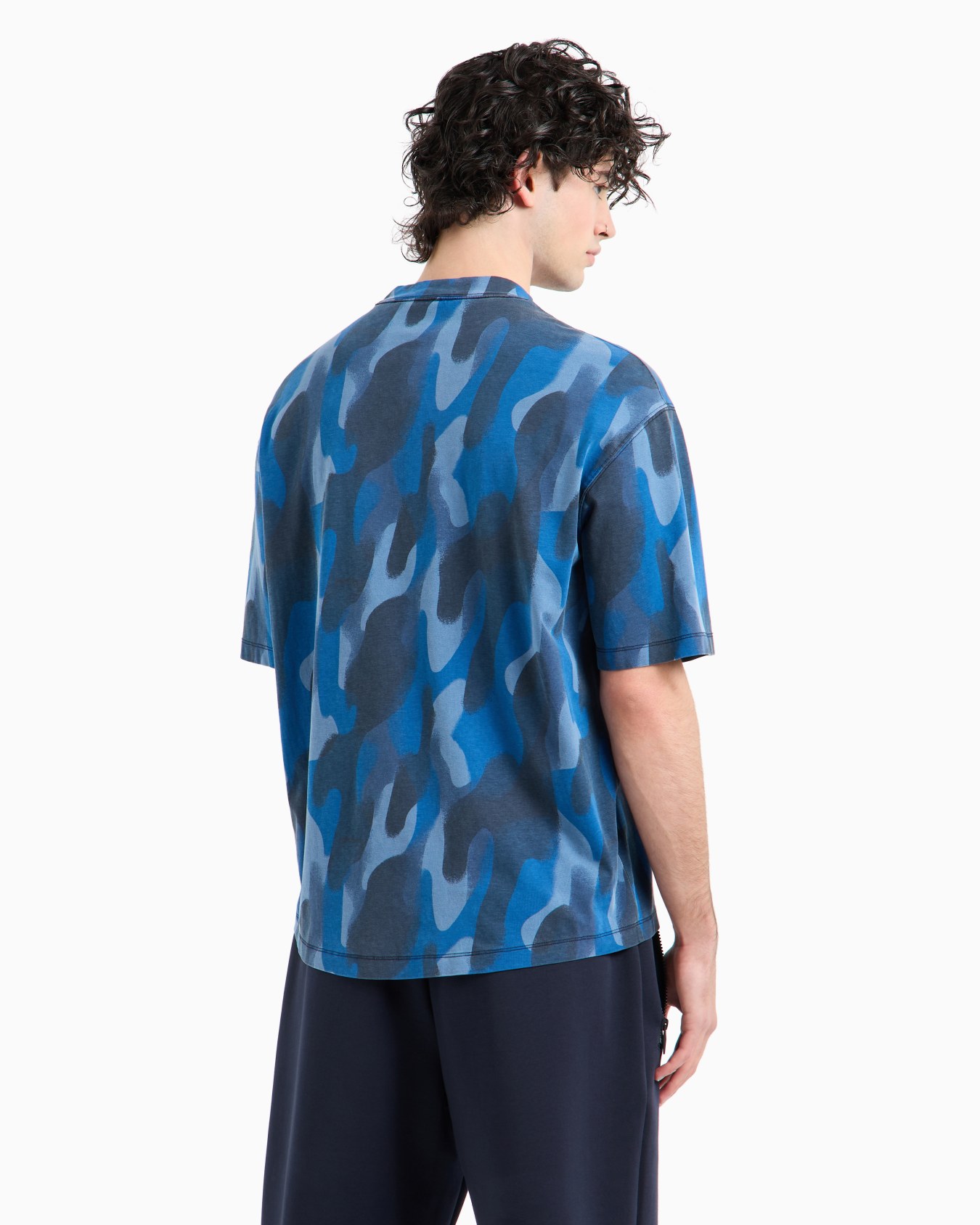 Camiseta de camuflaje de corte relajado con bolsillo con logo Diapositiva 2