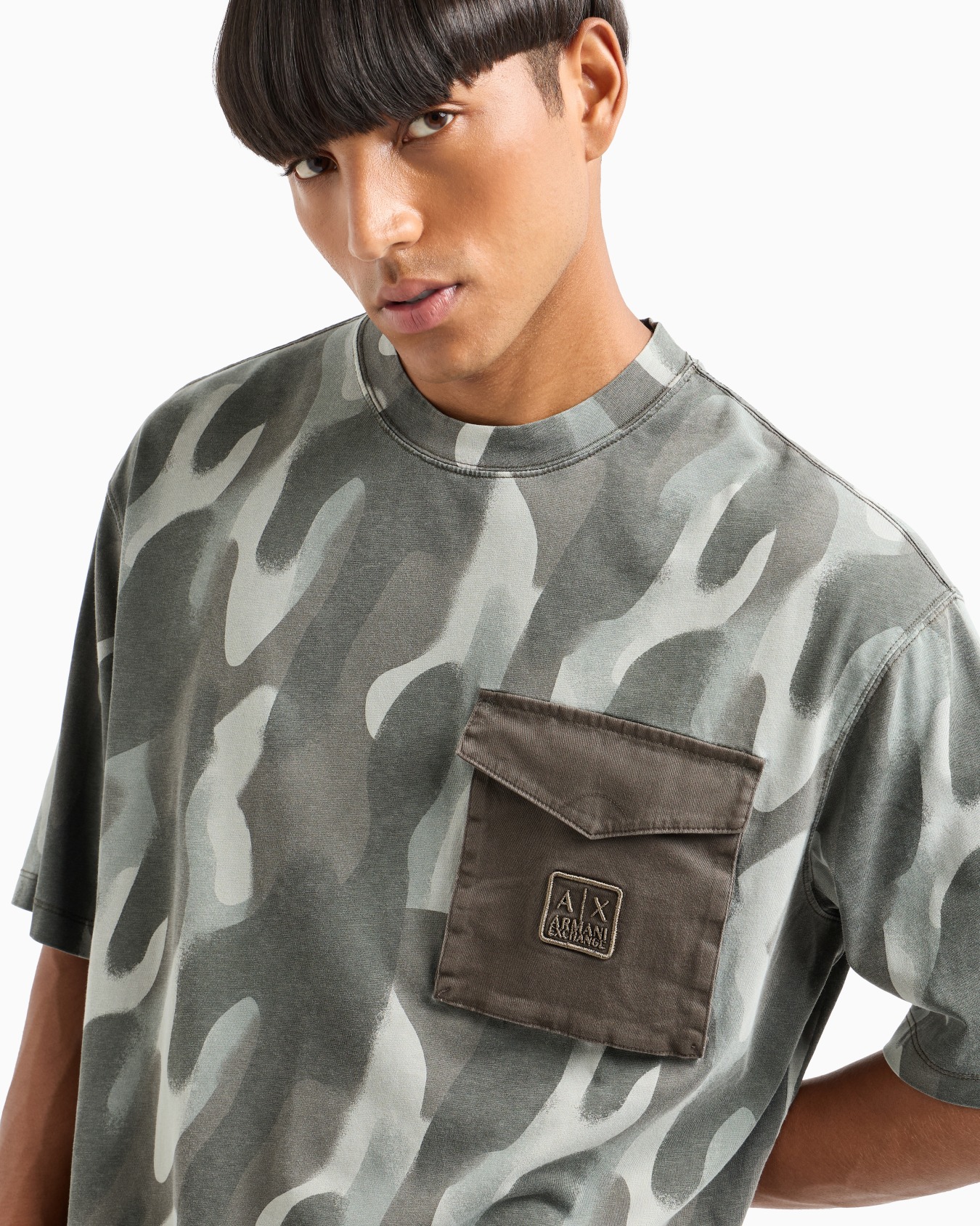 Relaxed fit camouflage T-shirt with logo pocket Slide 4