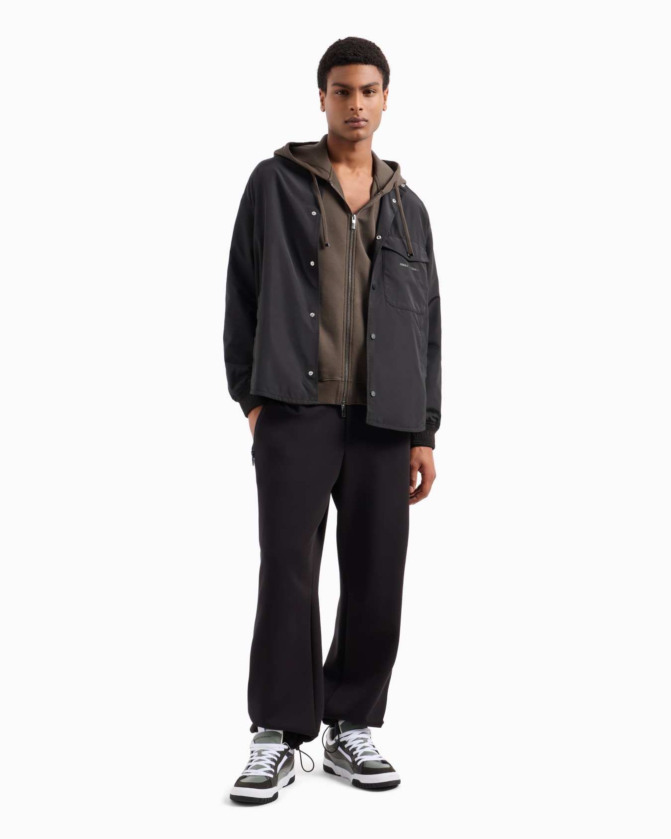 Sudadera con capucha y mangas en contraste Diapositiva 3