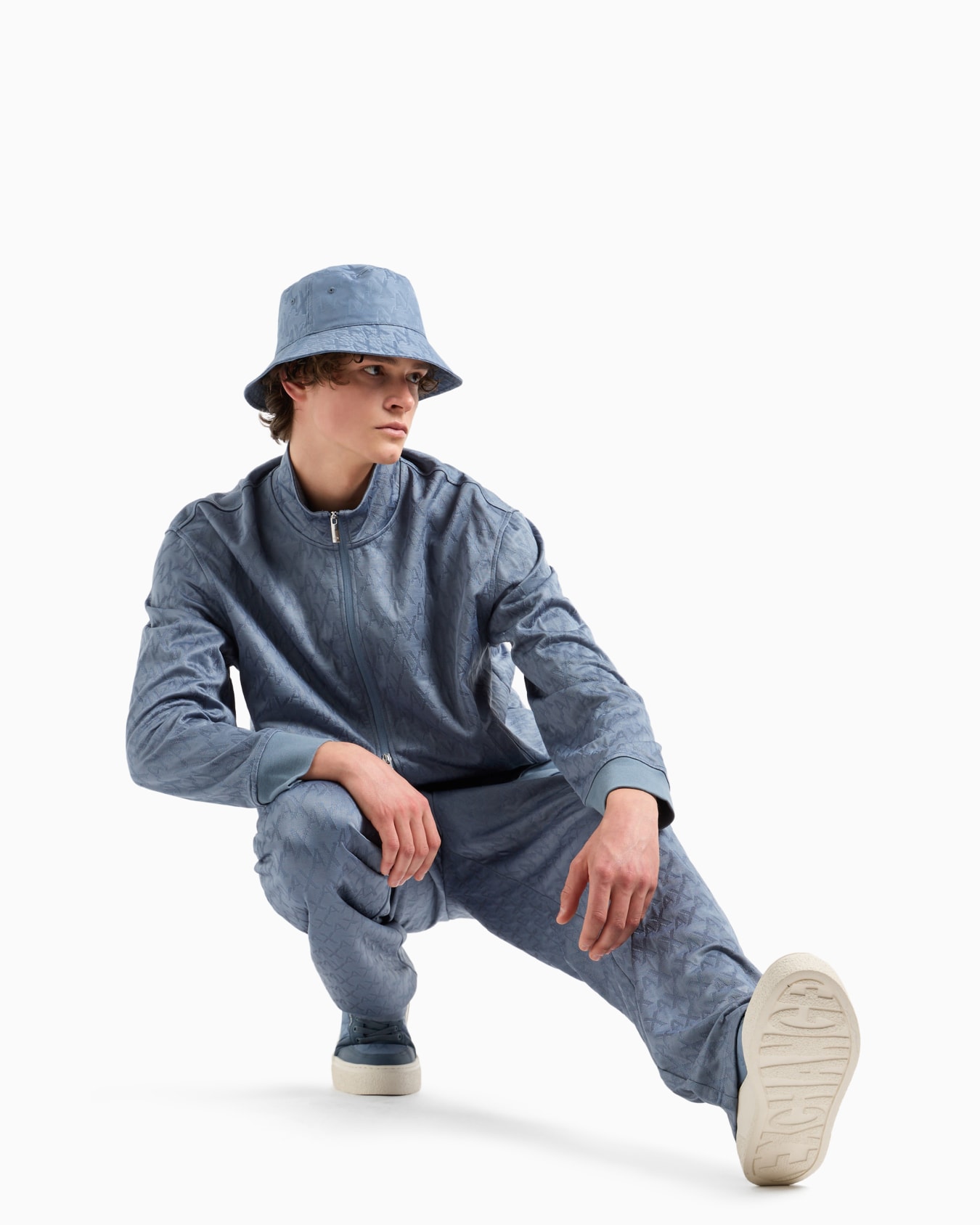 Sudadera con cremallera en tejido Monogram tono sobre tono Diapositiva 3