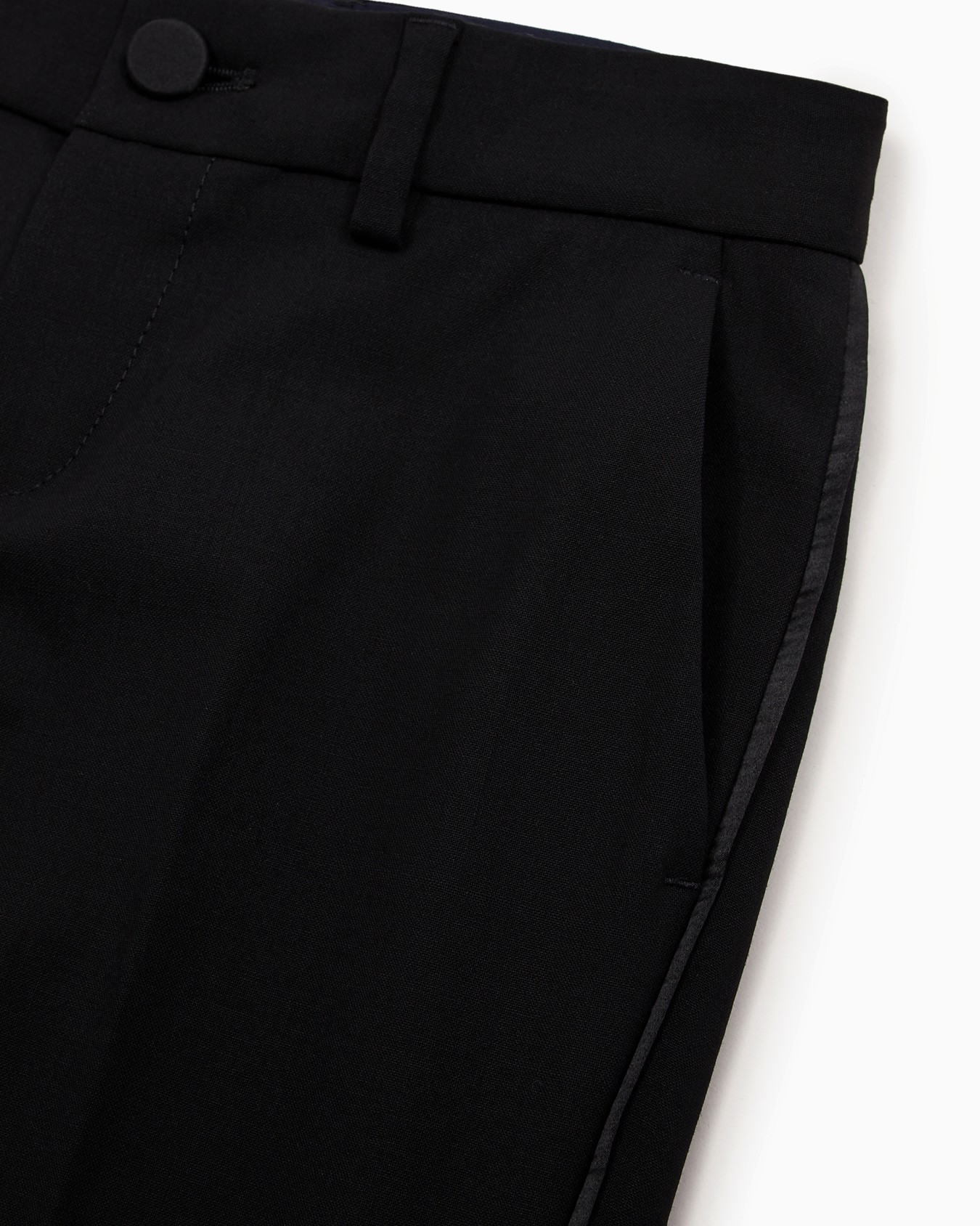 Single-breasted tuxedo suit in light wool with satin details Slide 3