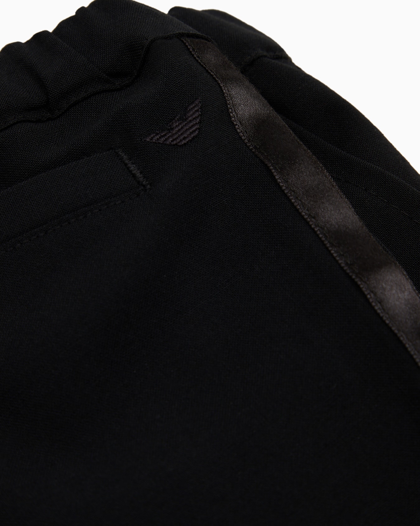 Suit with shirt, waistcoat and trousers in light wool Slide 3