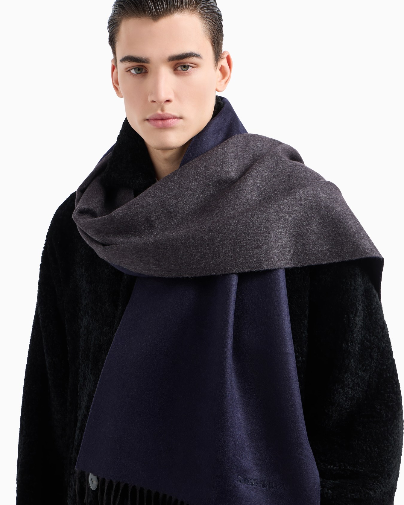 Two-tone wool and silk scarf Slide 2