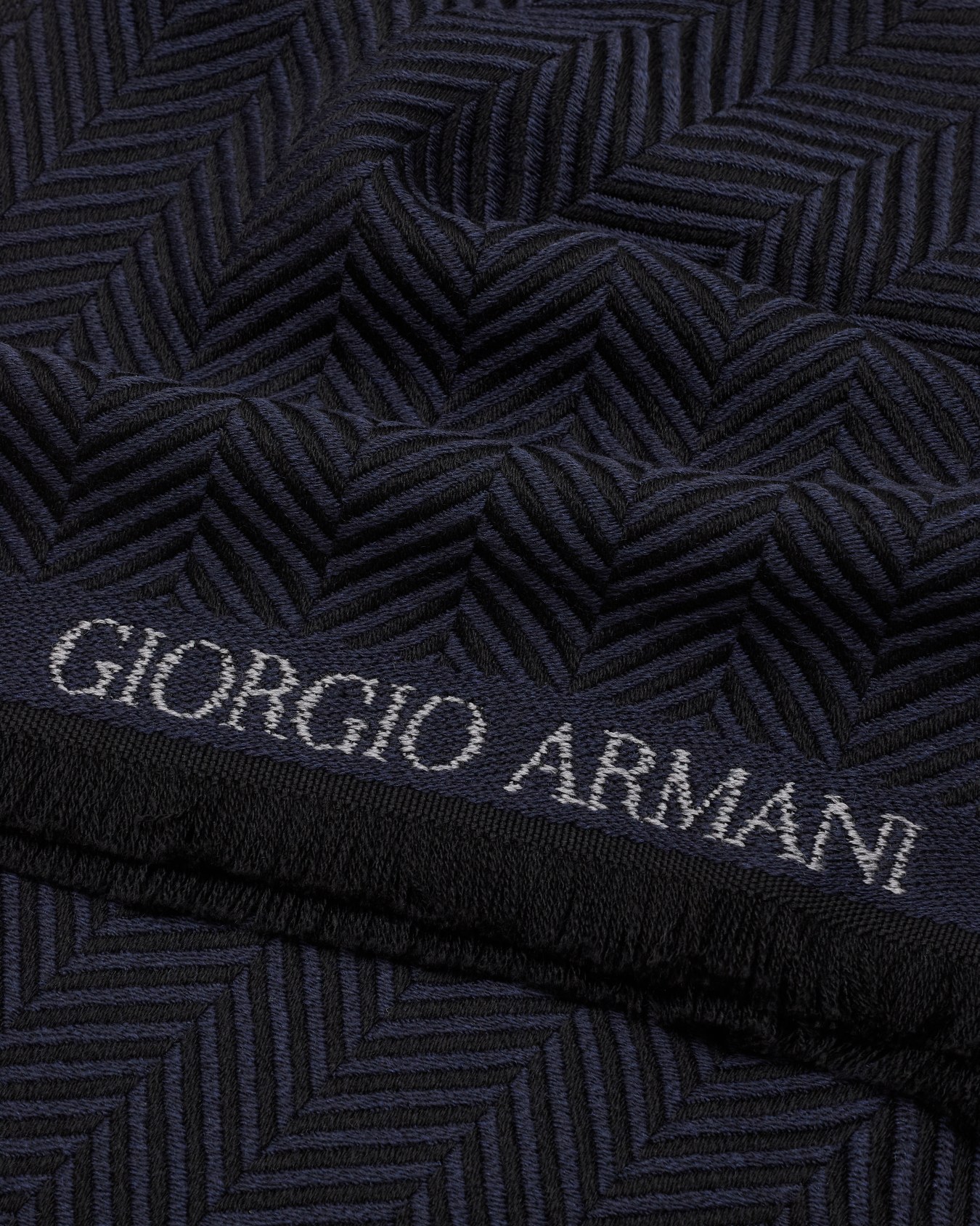 Chevron jacquard wool scarf Slide 1