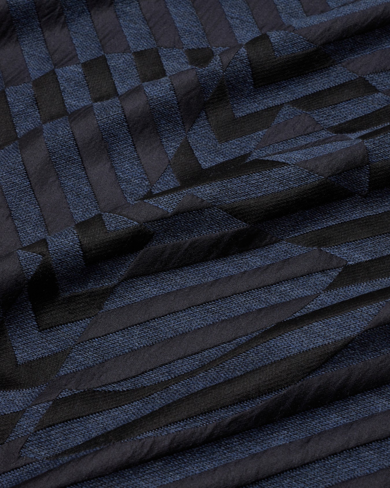 Jacquard virgin wool and silk stole Slide 1