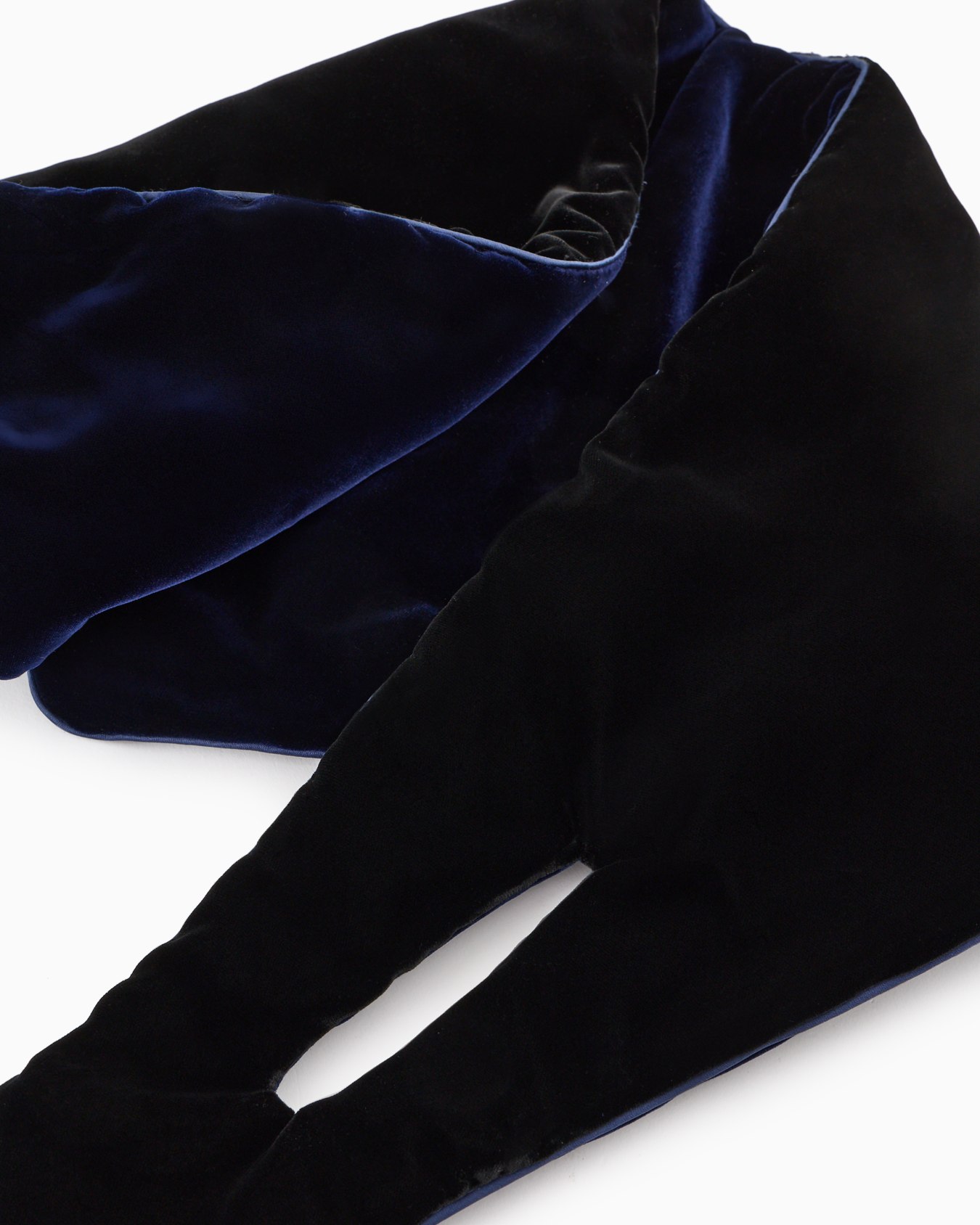 Velvet collar Slide 1
