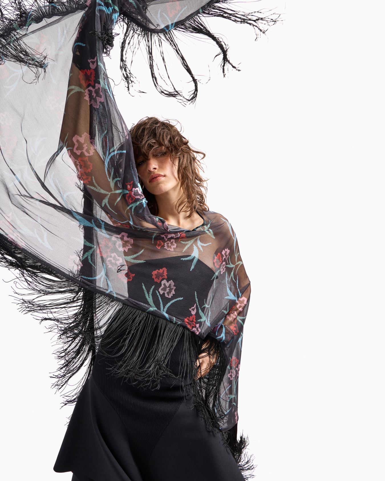 Printed silk cape with fringes Slide 2