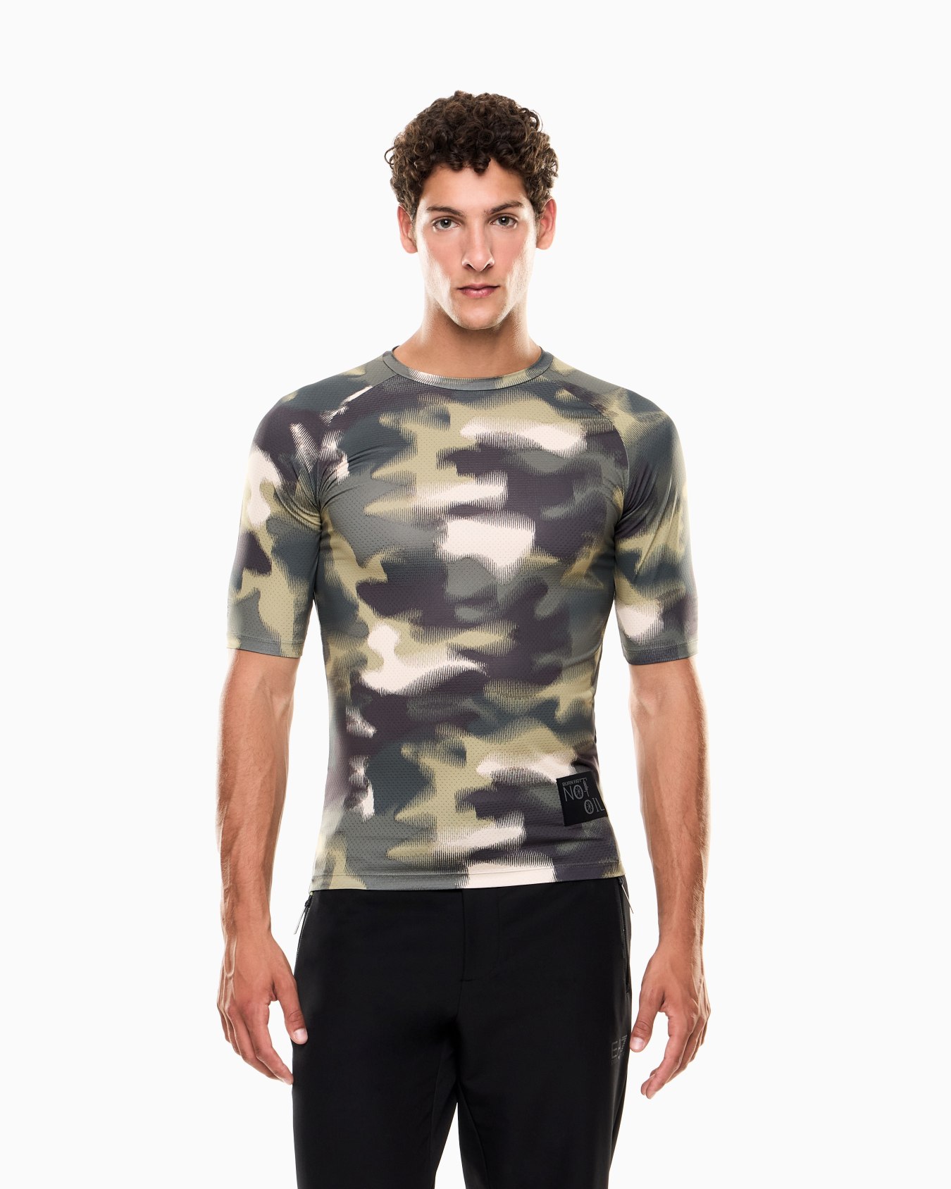 Urban Escape stretch technical fabric crew-neck T-shirt Slide 3