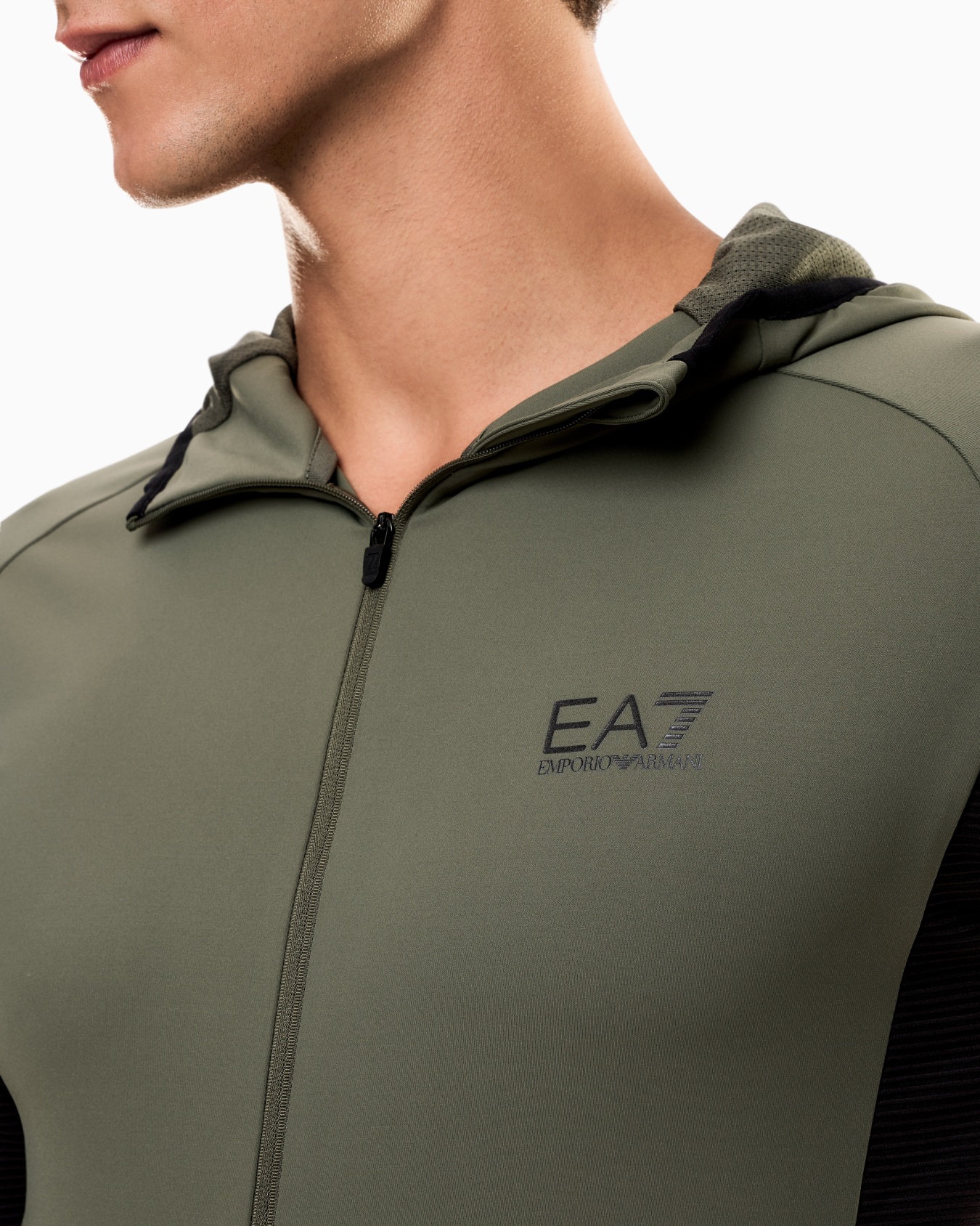Dynamic Athlete hooded sweatshirt in VIGOR7 technical fabric Slide 4