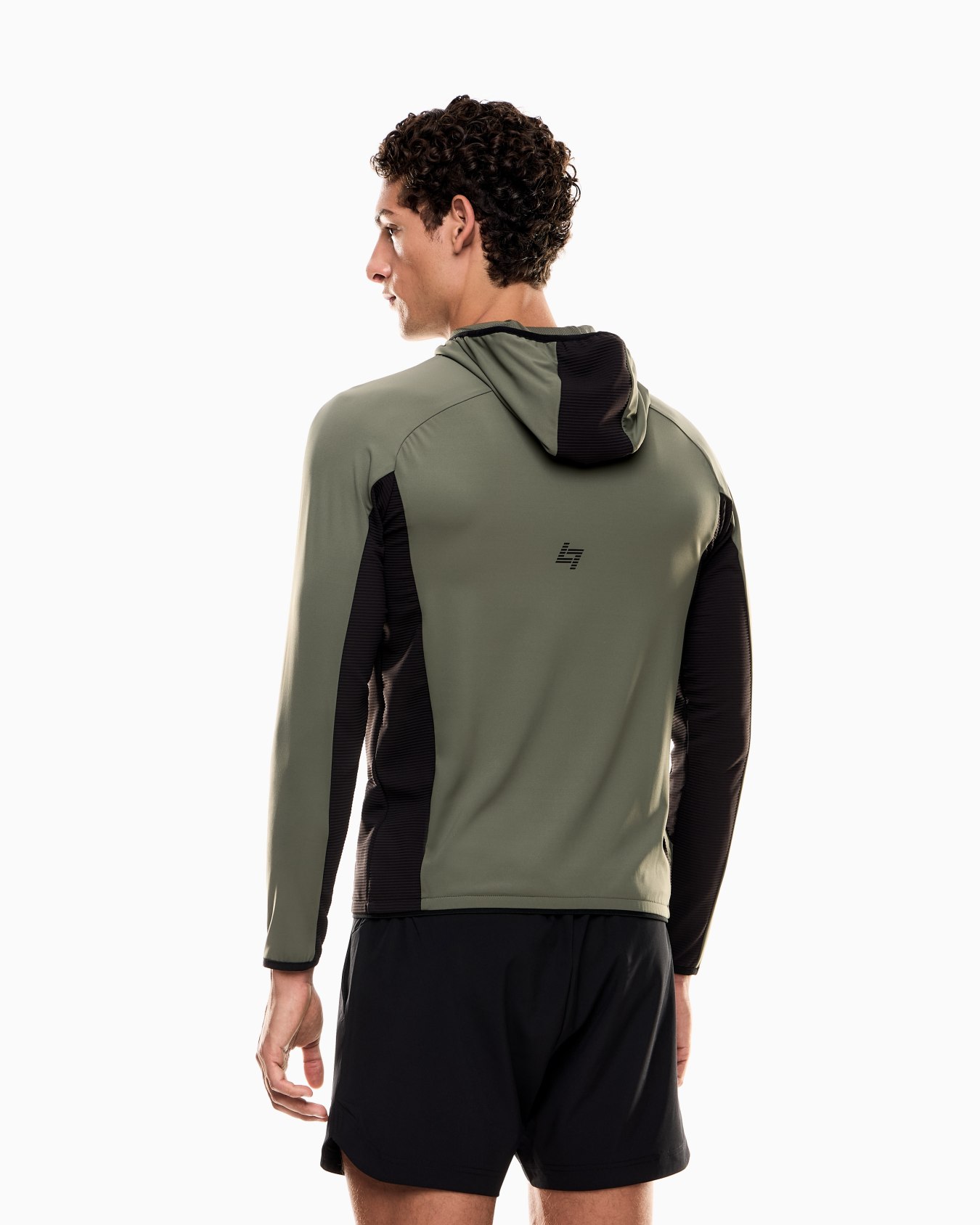 Dynamic Athlete hooded sweatshirt in VIGOR7 technical fabric Slide 2
