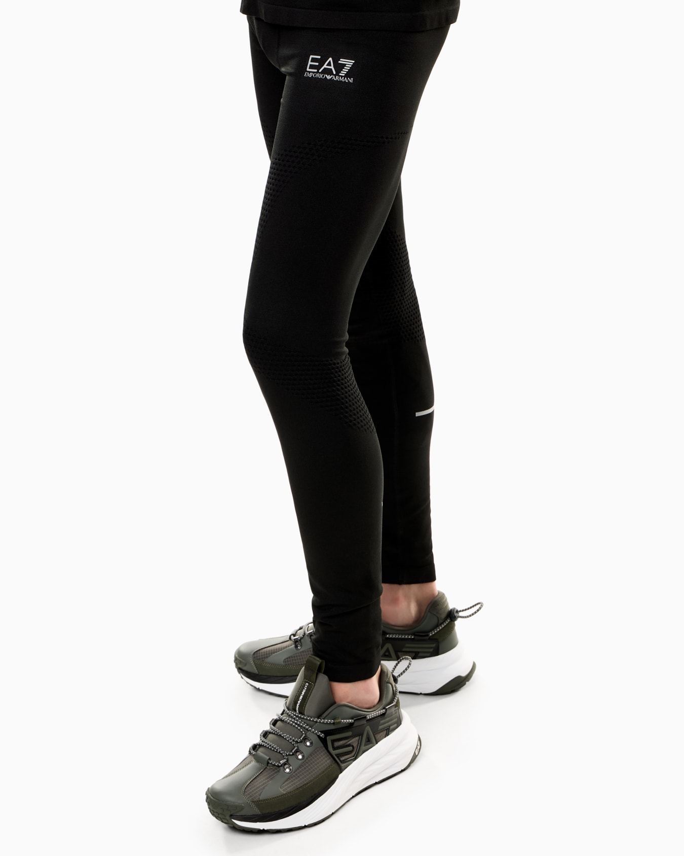 Dynamic Athlete seamless leggings in FUROR7 technical fabric Slide 4