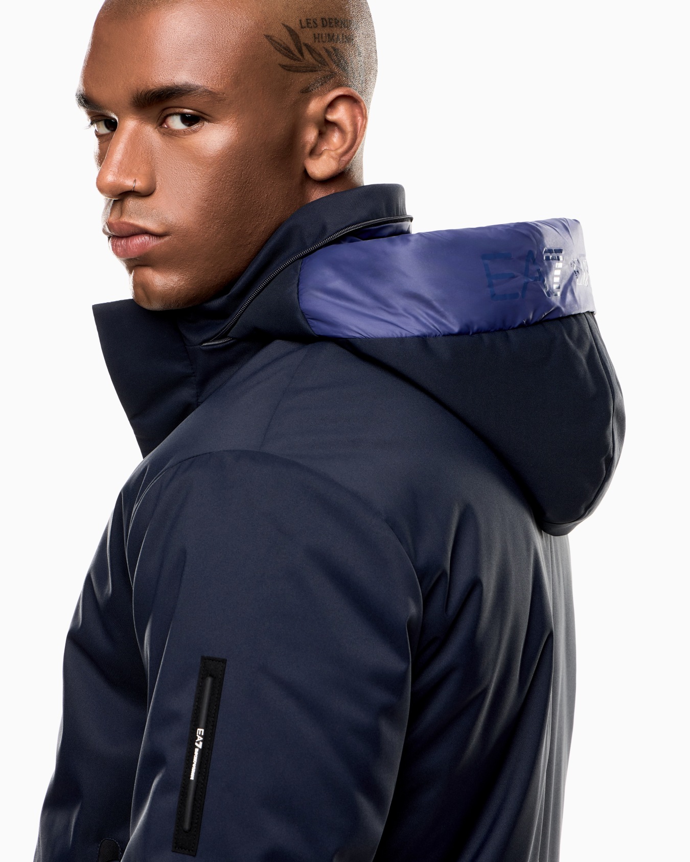 Veste rembourrée en tissu recyclé avec capuche Diapositive 4