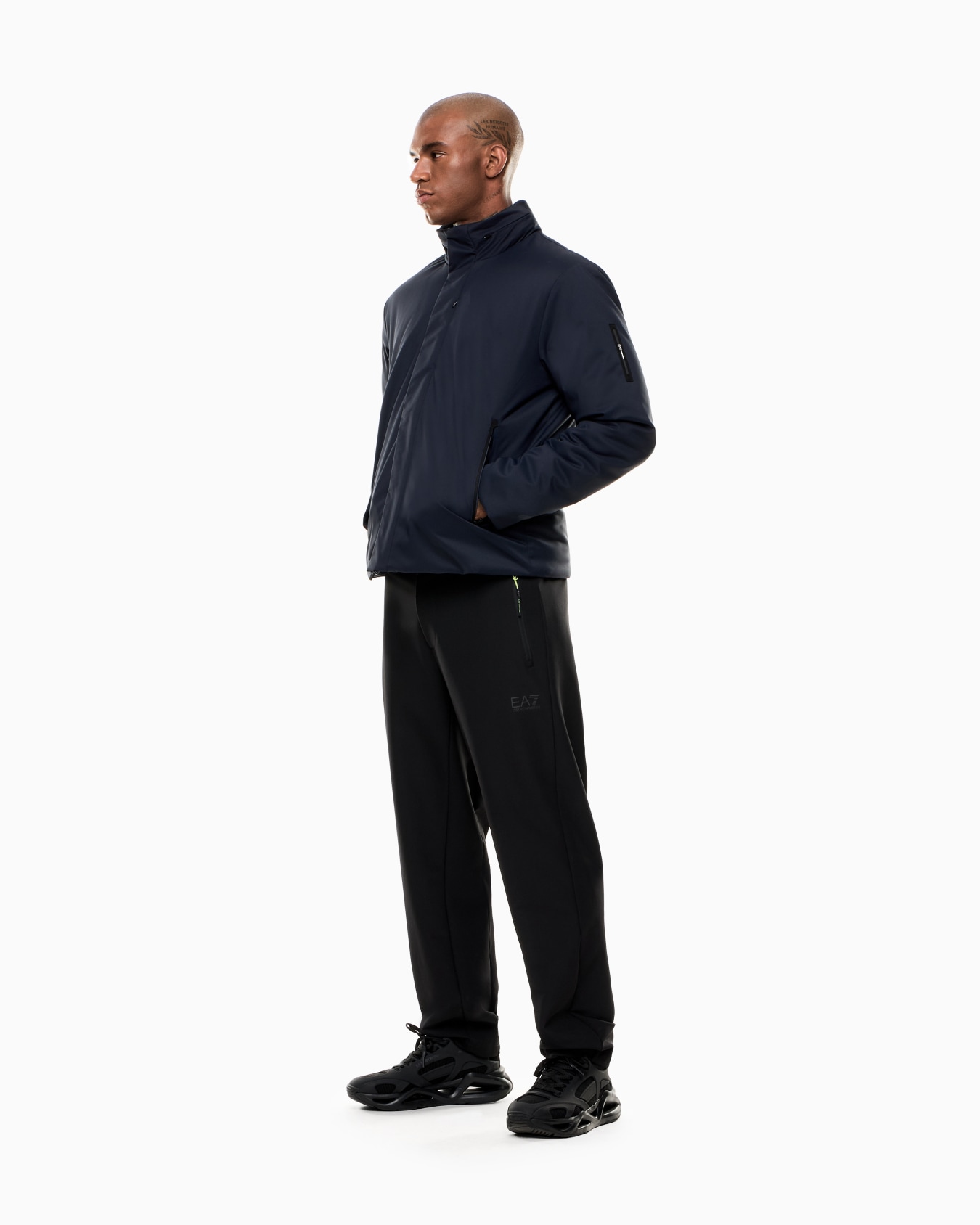 Veste rembourrée en tissu recyclé avec capuche Diapositive 1